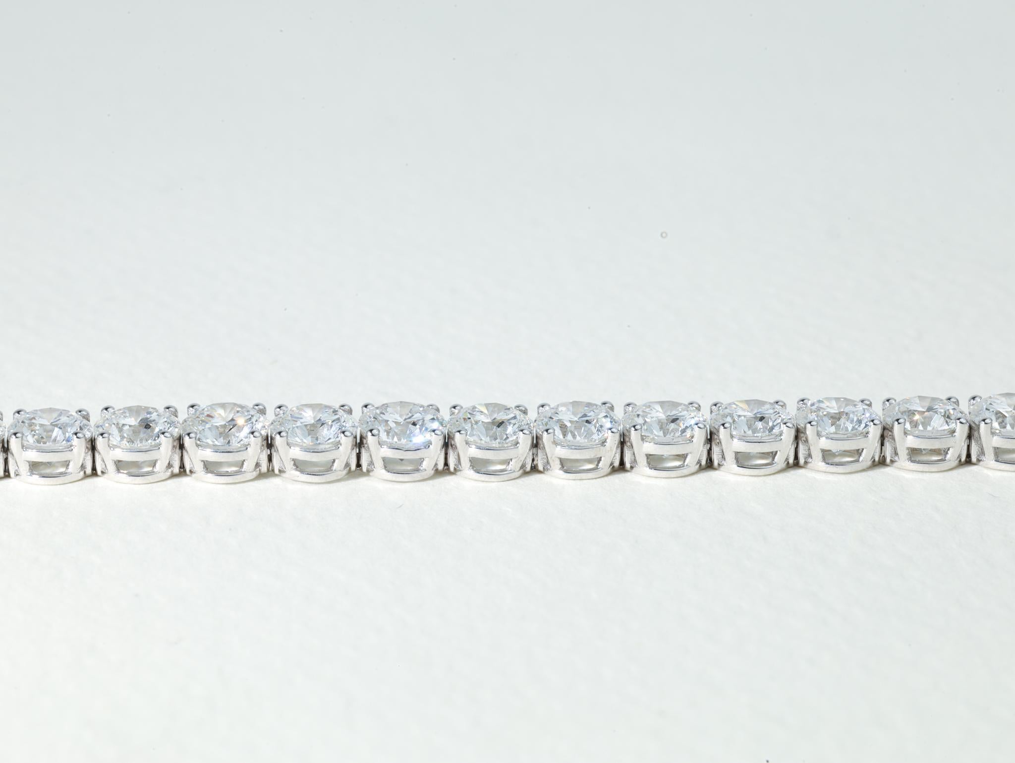 4,5ct Natürlicher runder Diamant Tennisarmband in 18K Weißgold - Unisex-Luxus (Rundschliff) im Angebot