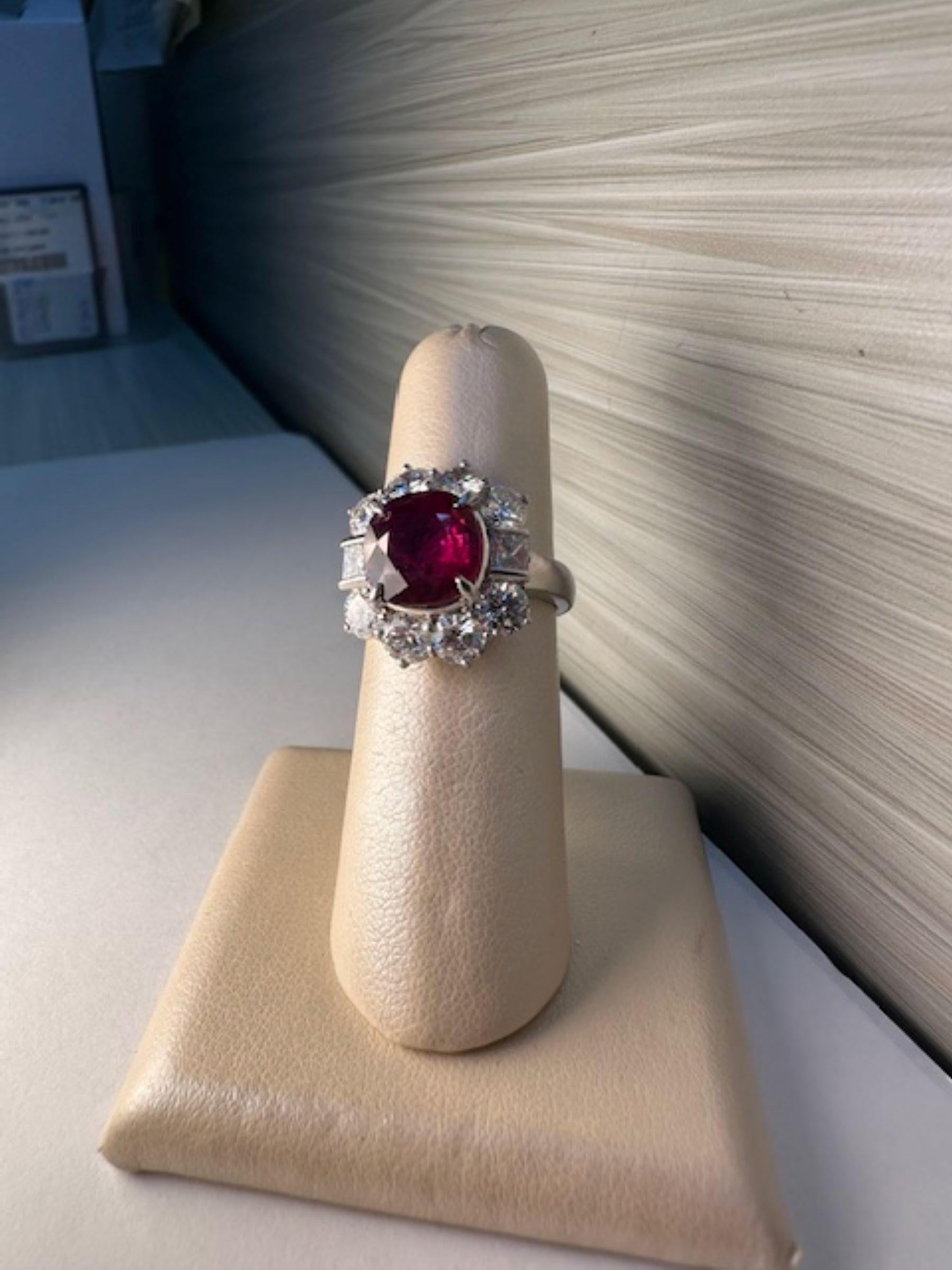 Anello ovale con rubino naturale 4,5ct 18KY in vendita 2