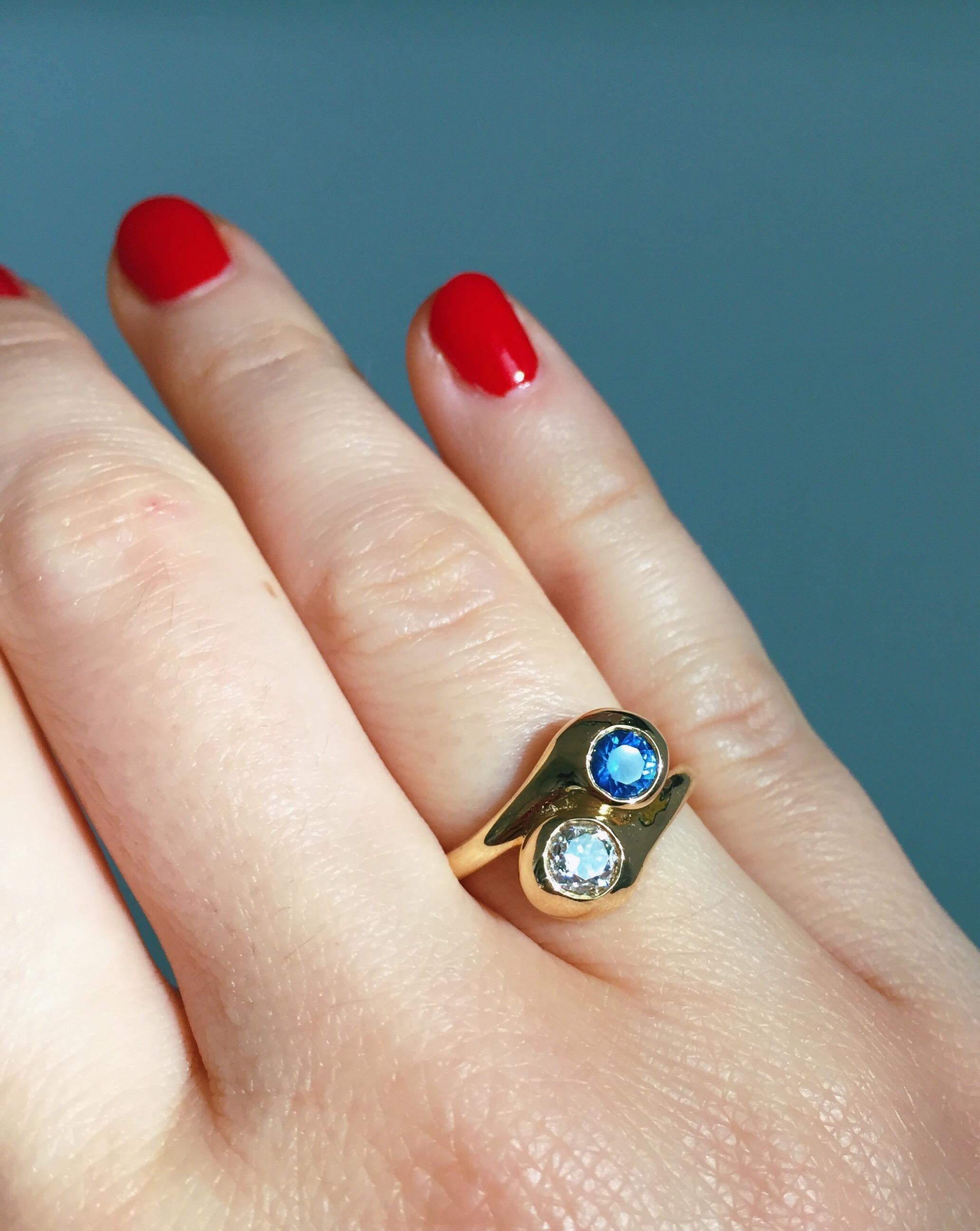 Contemporary .45 Carat Old European Diamond and Montana Sapphire Toi et Moi Gold Ring For Sale