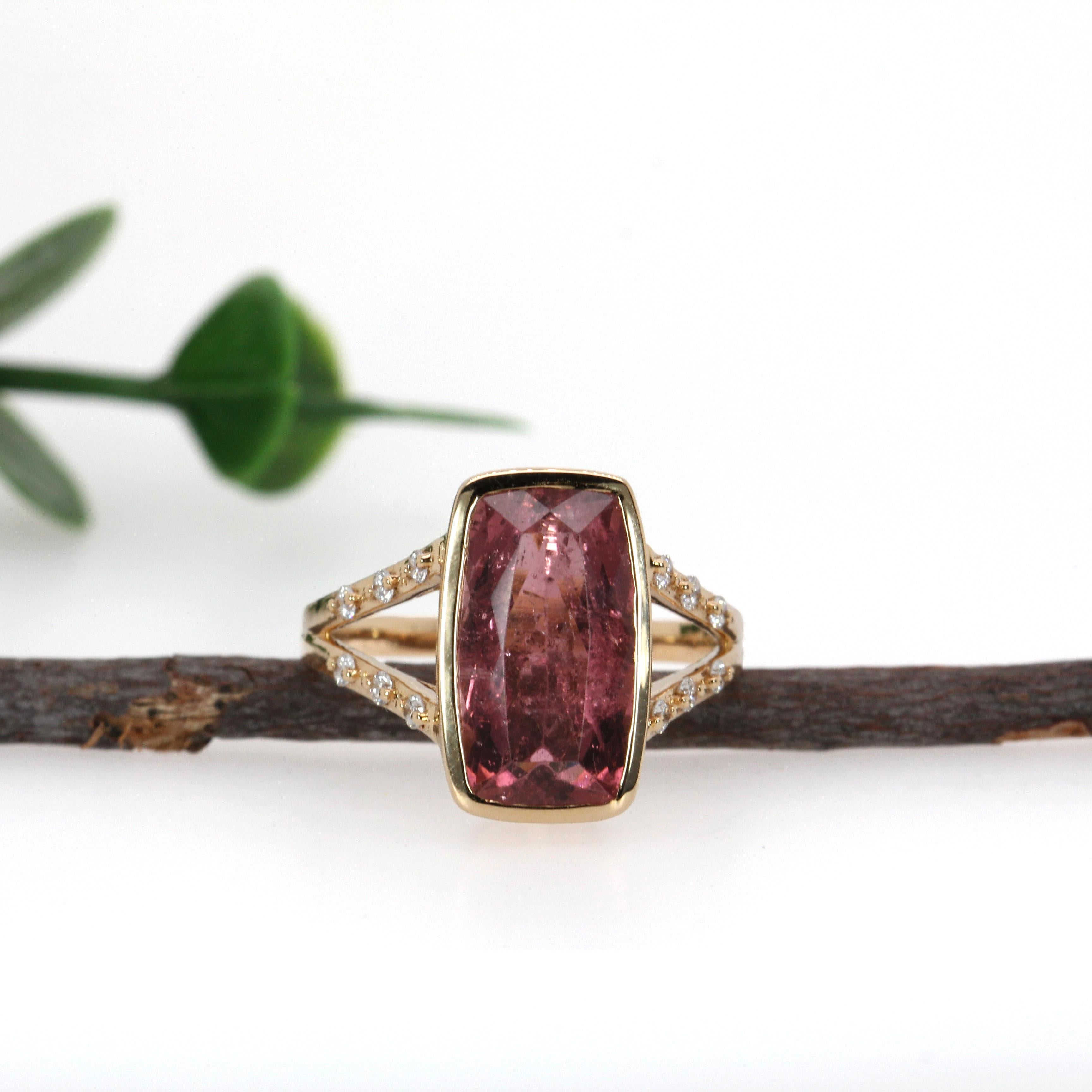 Art déco Bague en or massif 14 carats avec tourmaline rose 4,5 carats accentuée de diamants  CU 14x8mm en vente