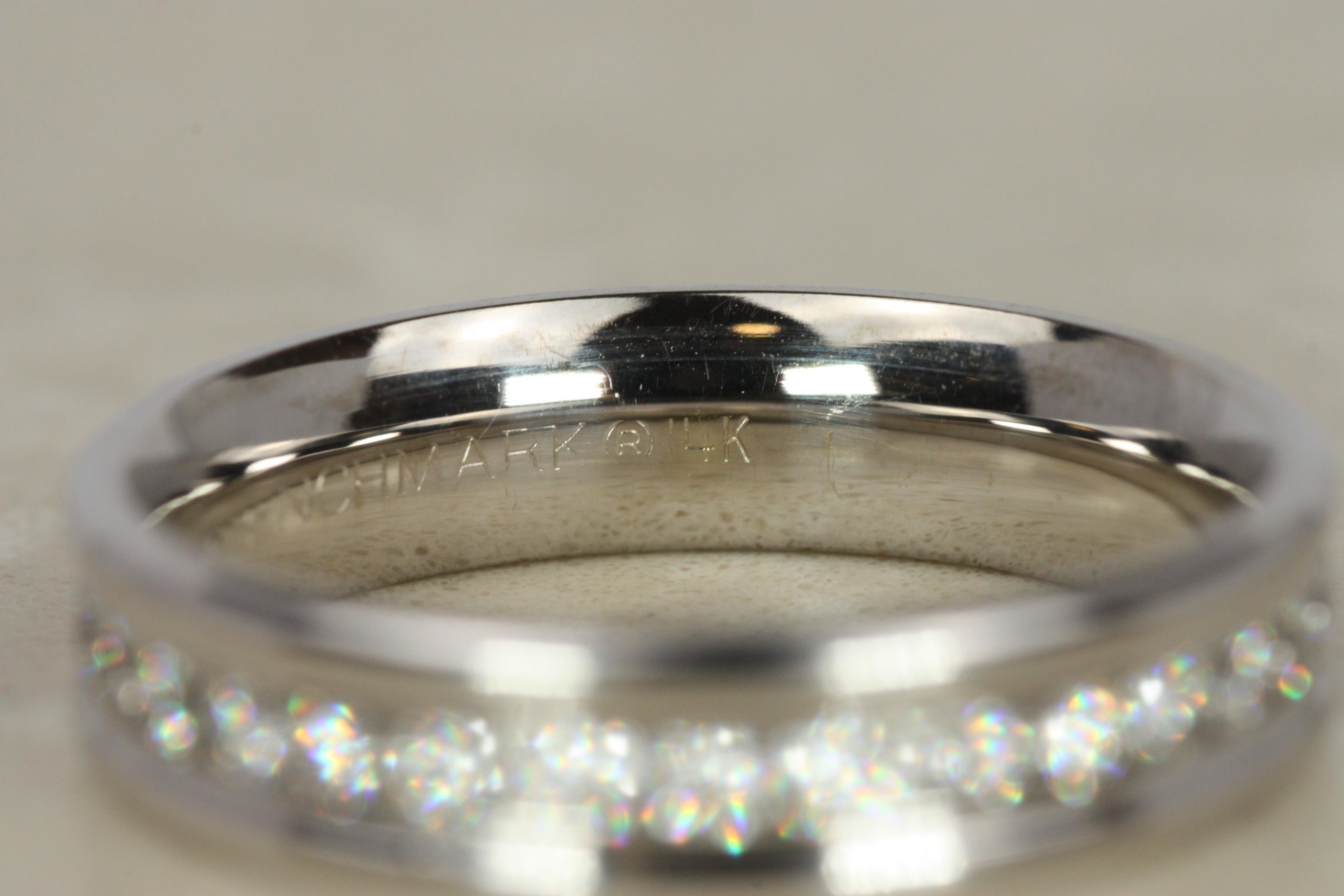 Alianza de Eternidad en Oro Blanco de 14 K con Diamante Redondo Engastado en Canal de 4,5 mm en venta 4