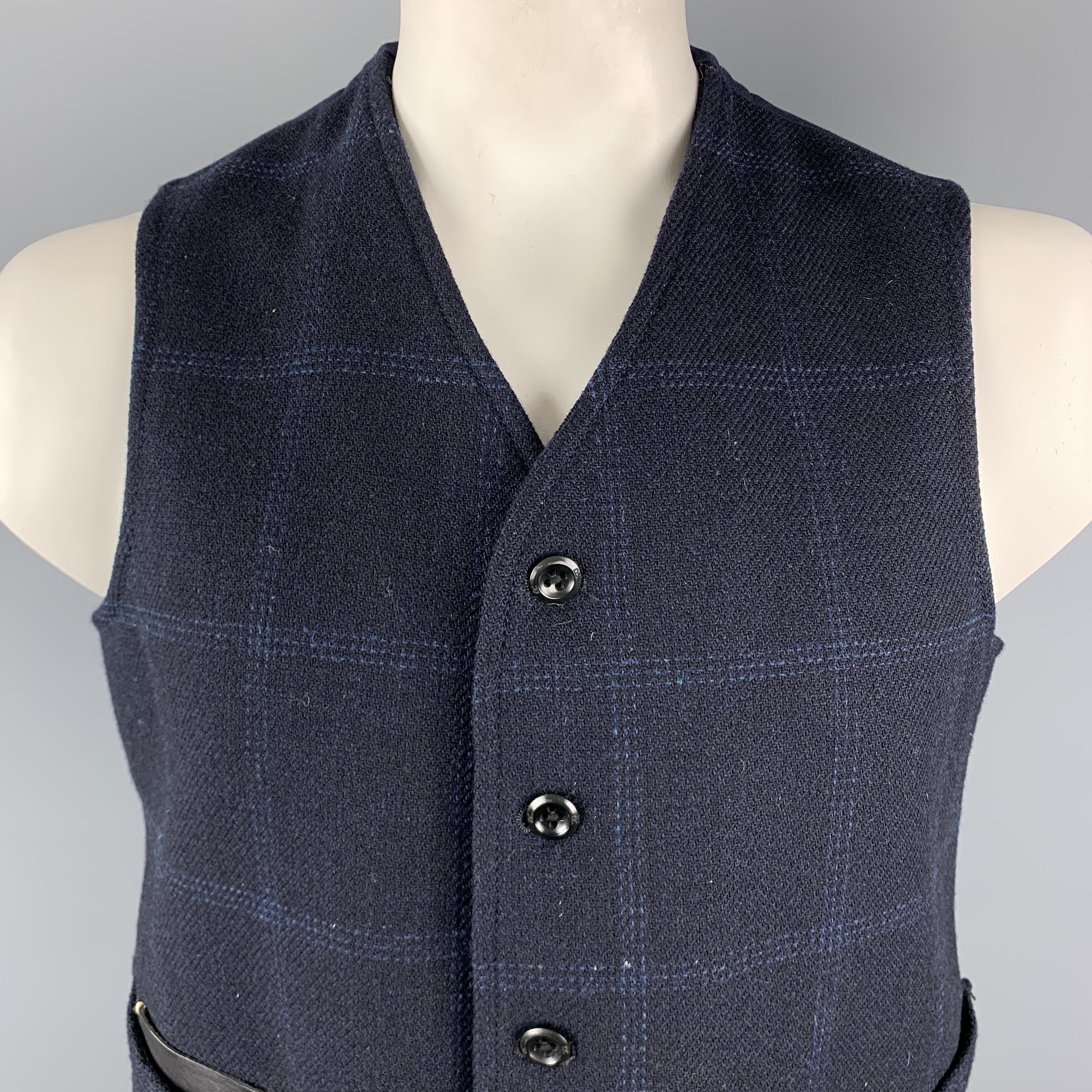 45RPM vest comes in navy plaid FOX BROTHERS & CO wool with a V neck button front, cotton chambray back and liner, and horse leather patch pocket. Made in Japan.

Excellent Pre-Owned Condition.
Marked: JP 5

Measurements:

Shoulder: 14 in.
Chest: 45