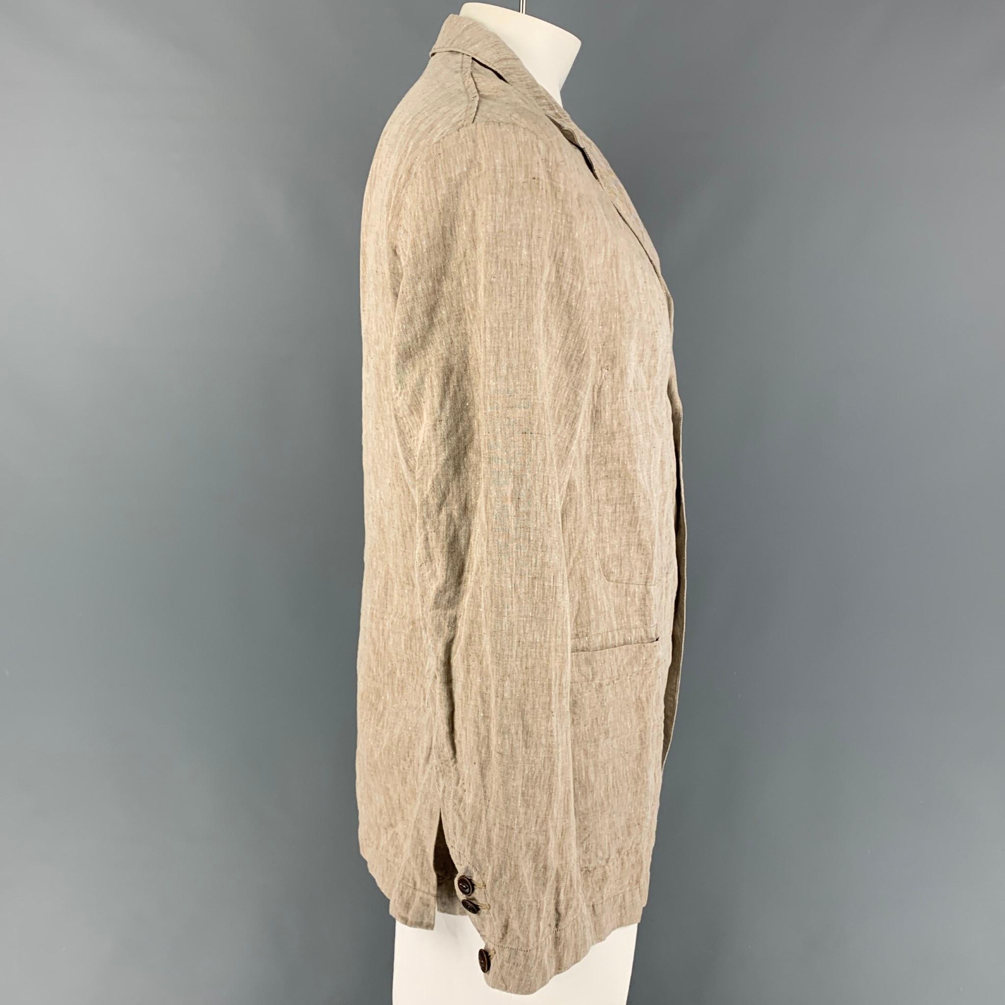 45RPM sport coat comes in a khaki linen featuring a notch lapel, patch pockets, double back vent, and a three button closure. Made in Japan. 

New With Tags. 
Marked: 5
Original Retail Price: $856.00

Measurements:

Shoulder: 18 in.
Chest: 44