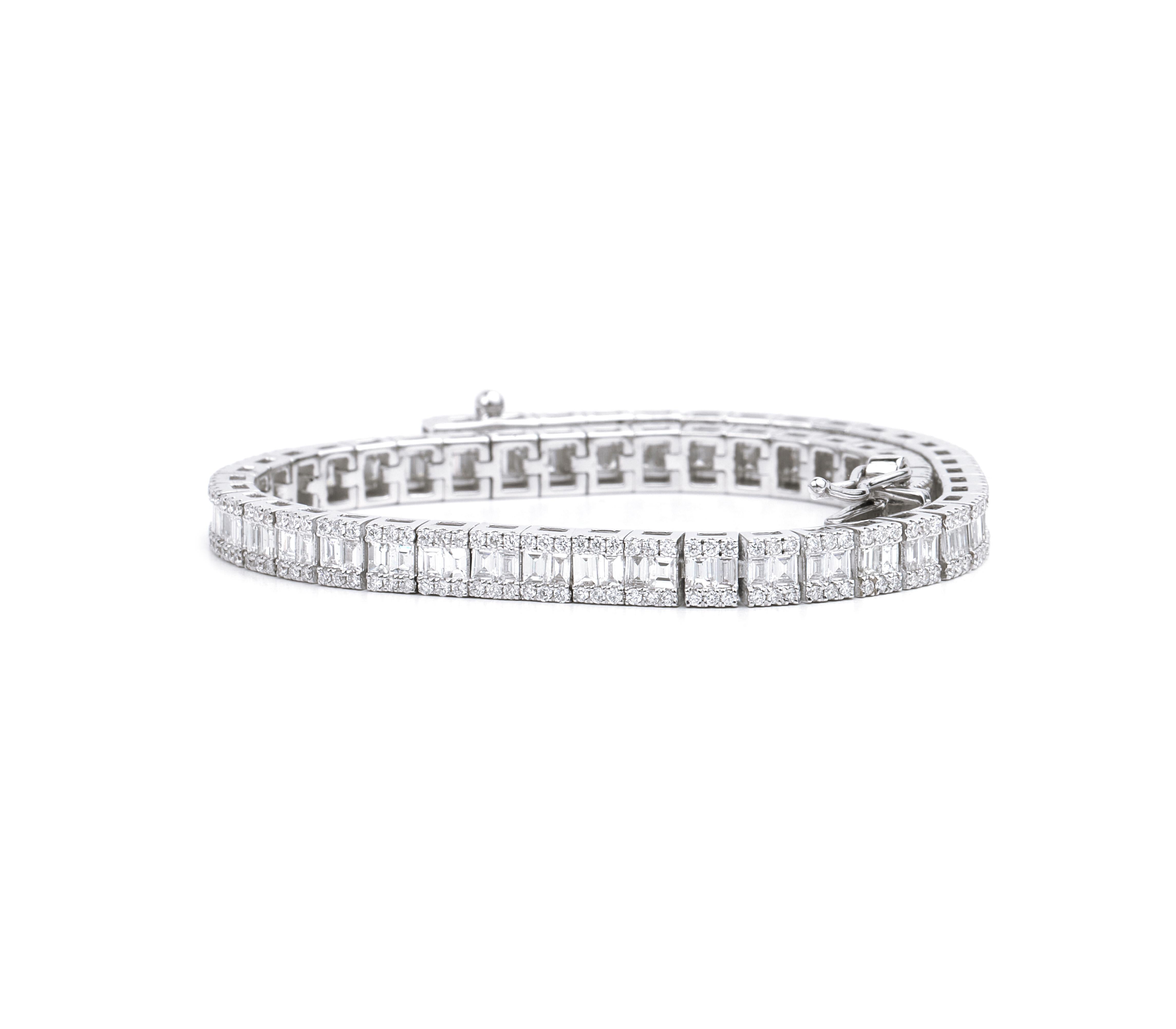 4.5Tcw Baguette Cut Natural Diamond Tennis Bracelet in 18k White Gold In New Condition For Sale In Jaipur, RJ