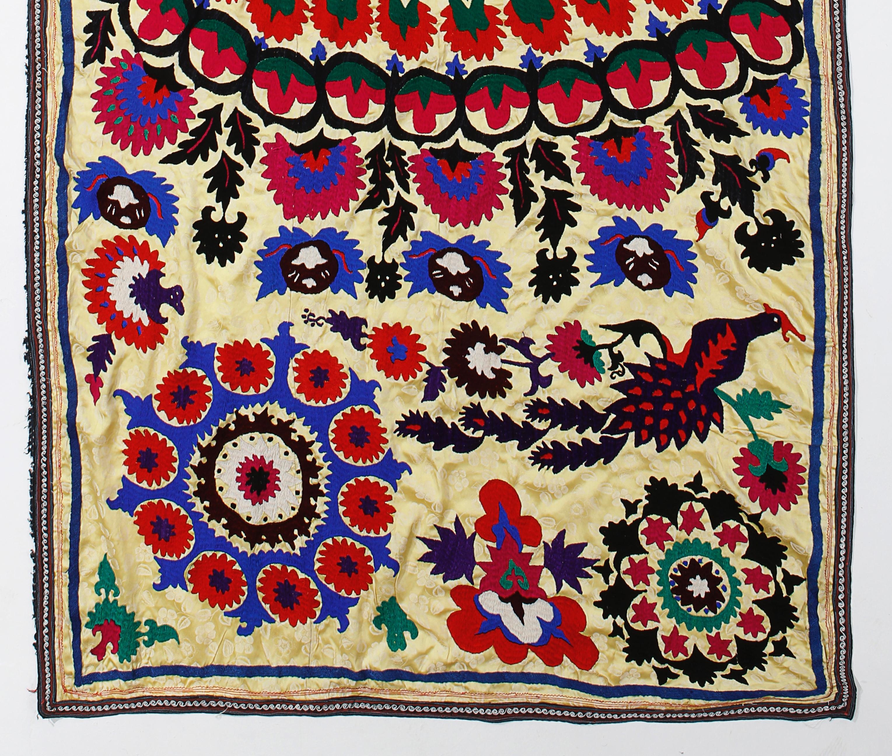 4,5x12 Ft Buntes Vintage-Wandbehang aus Seide mit Stickerei, Usbekistan Suzani-Tischdeckenbezug (Handgewebt) im Angebot