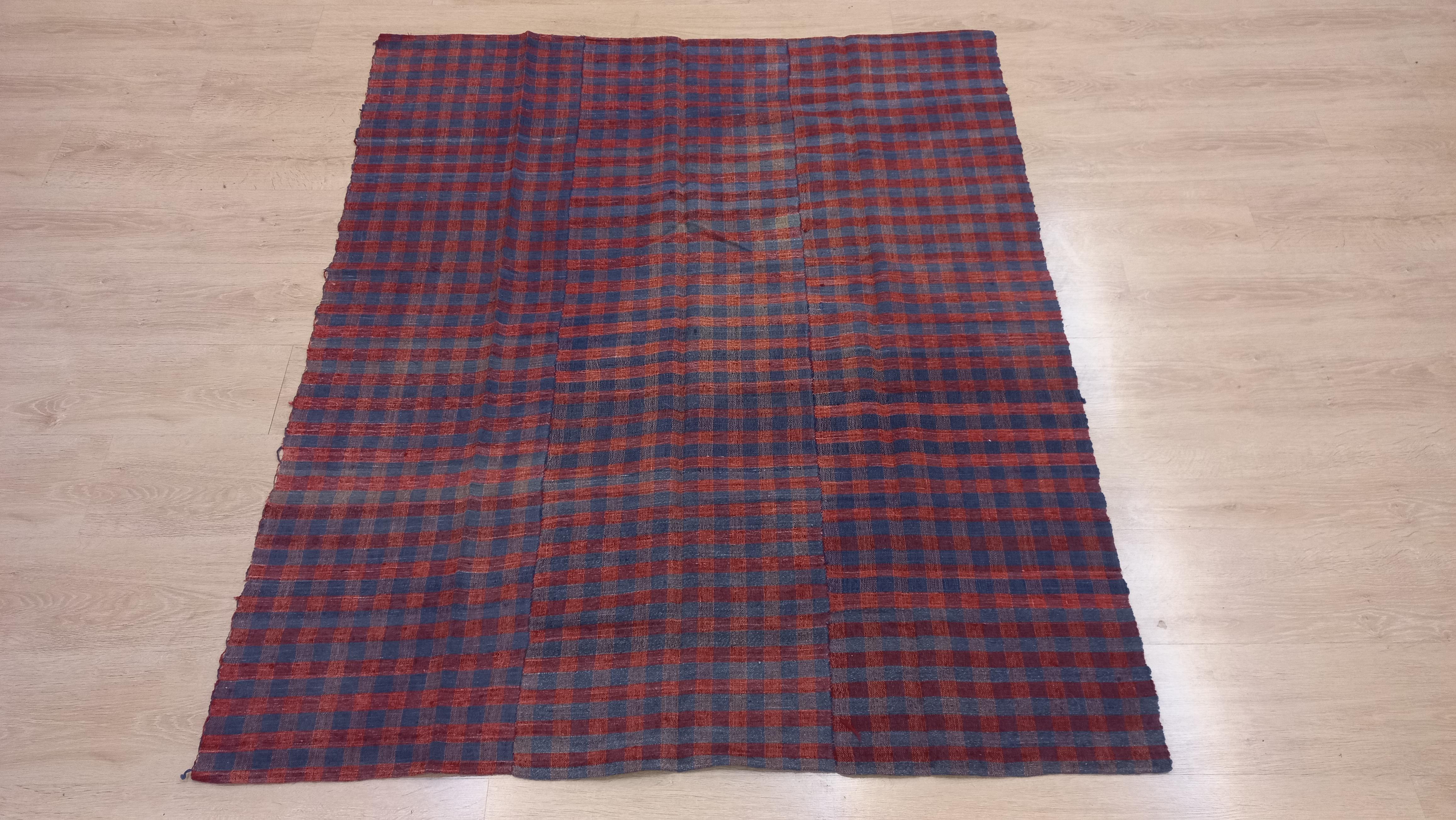 Vintage handmade Anatolian kilim/flat-weave with a checkered design in dark blue and red colored wool. 

This beautiful and simple flat-weave is light, sturdy and clean, it can be used on the floor as a rug or alternatively, as a bed cover, sofa