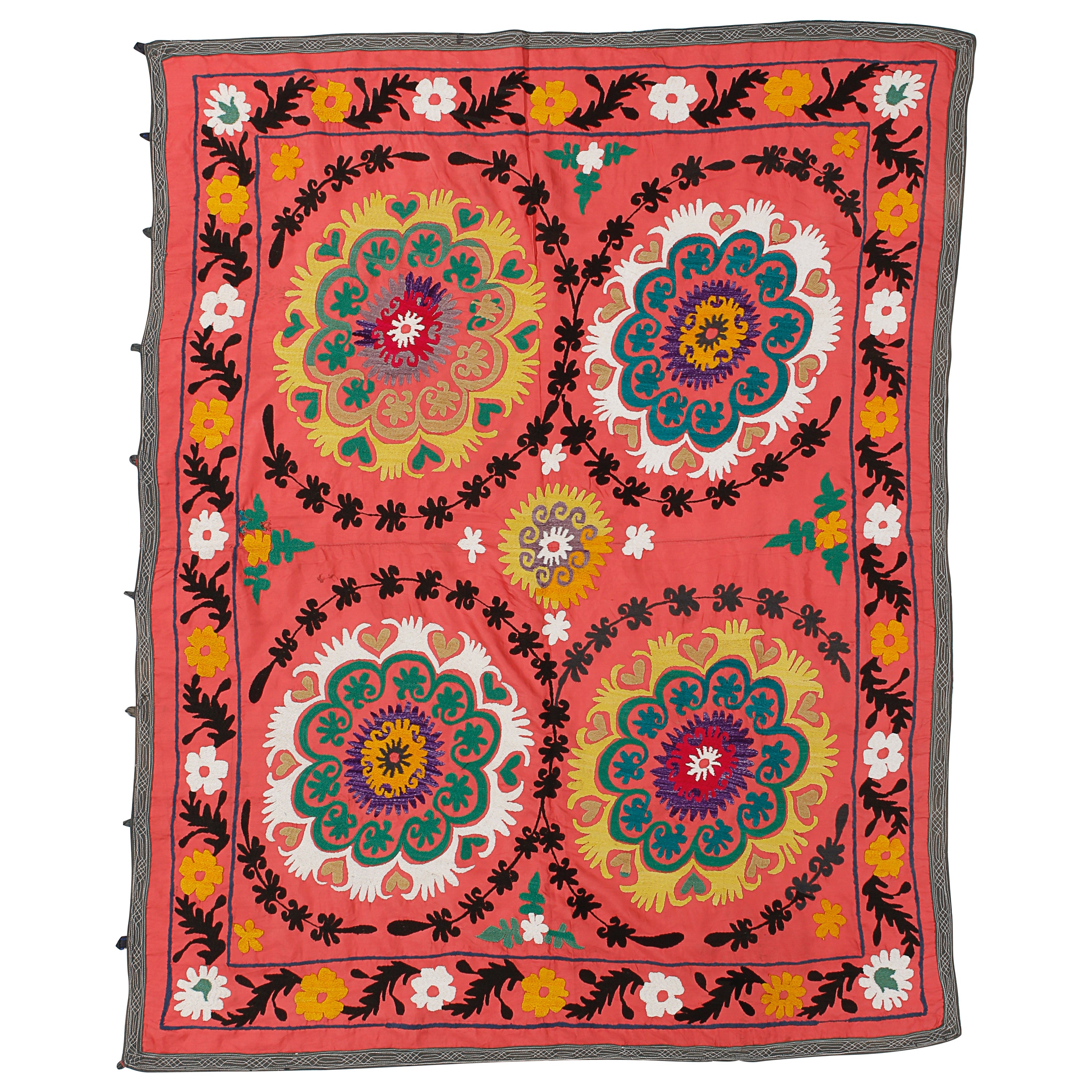4,5x5.7 Ft Vintage-Wandbehang aus Seide mit Suzani-Seidenstickerei in Rot, Usbekistan-Überwurf