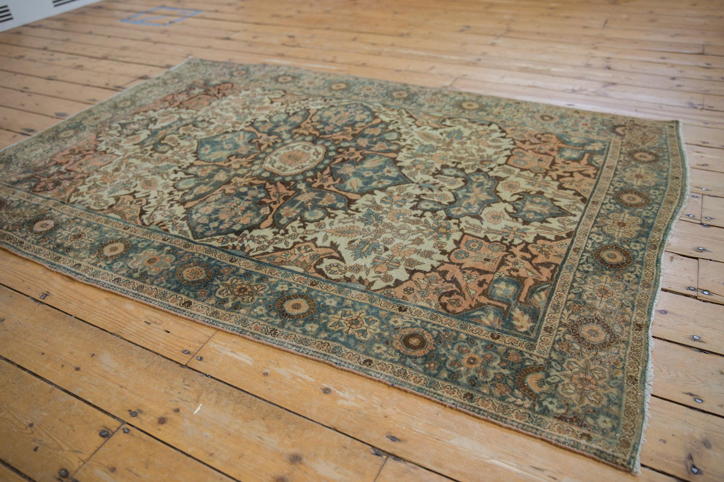 Antique Distressed Farahan Sarouk Rug In Good Condition For Sale In Katonah, NY