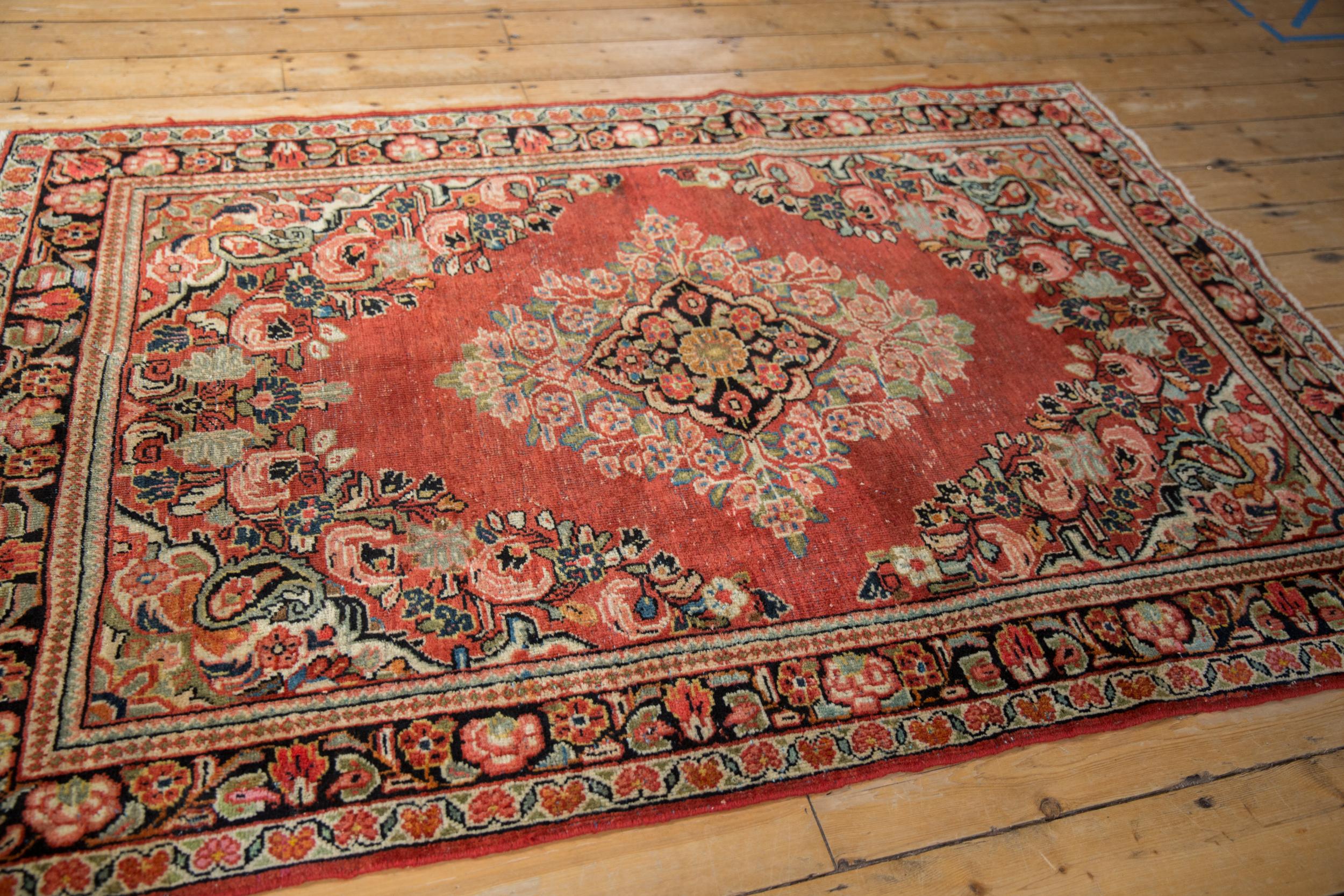 Vintage Arak Rug In Good Condition For Sale In Katonah, NY