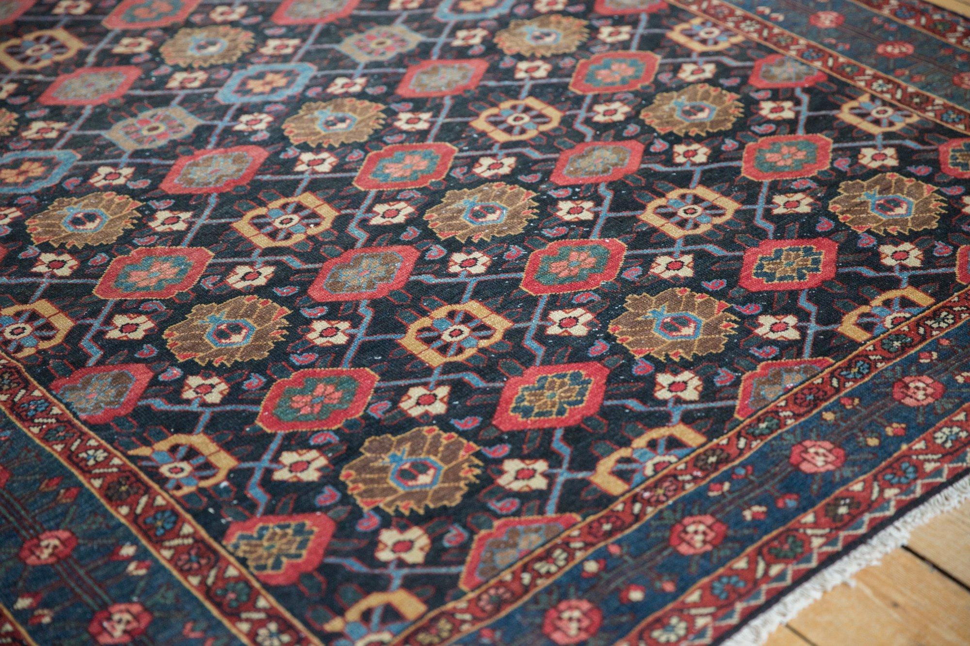 Vintage Fine Malayer Rug In Good Condition For Sale In Katonah, NY