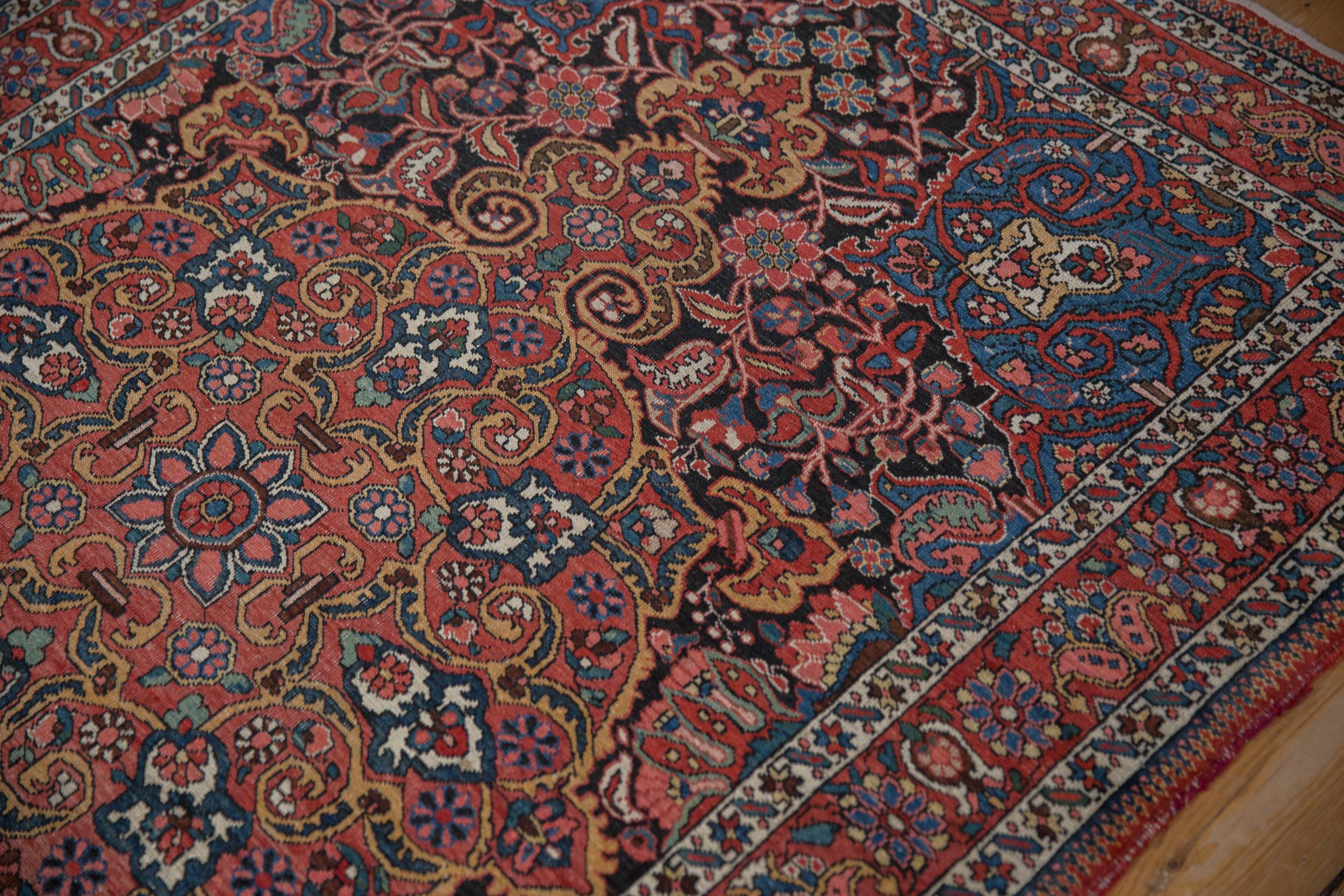 Vintage Isfahan Rug In Good Condition For Sale In Katonah, NY