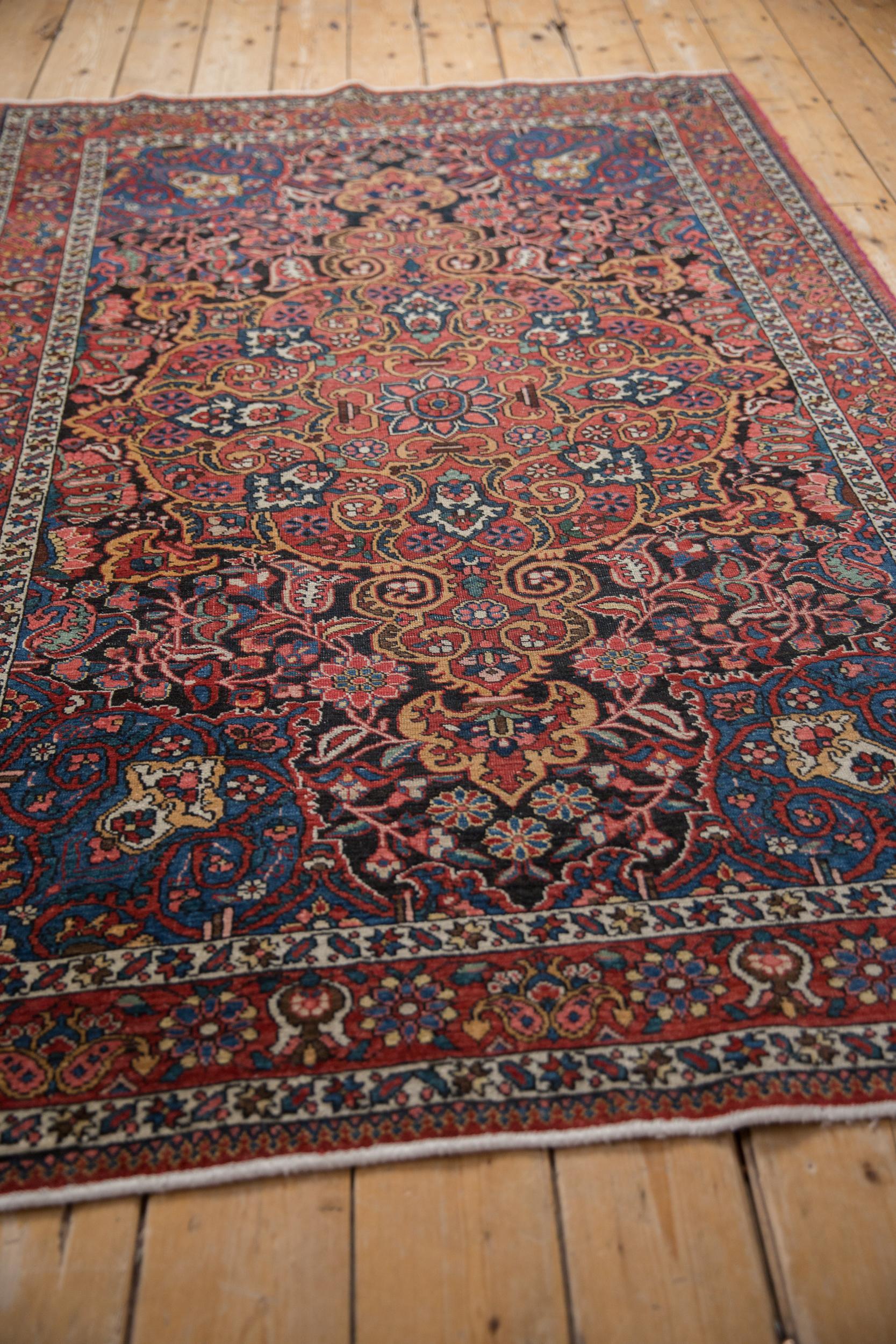 Vintage Isfahan Rug In Good Condition For Sale In Katonah, NY