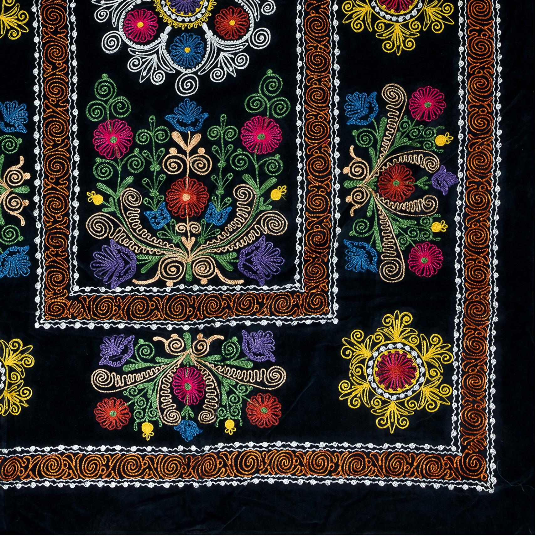 Uzbek 4.5x6.8 Ft Decorative Silk Embroidered Bed Cover, Black Handmade Wall Hanging For Sale