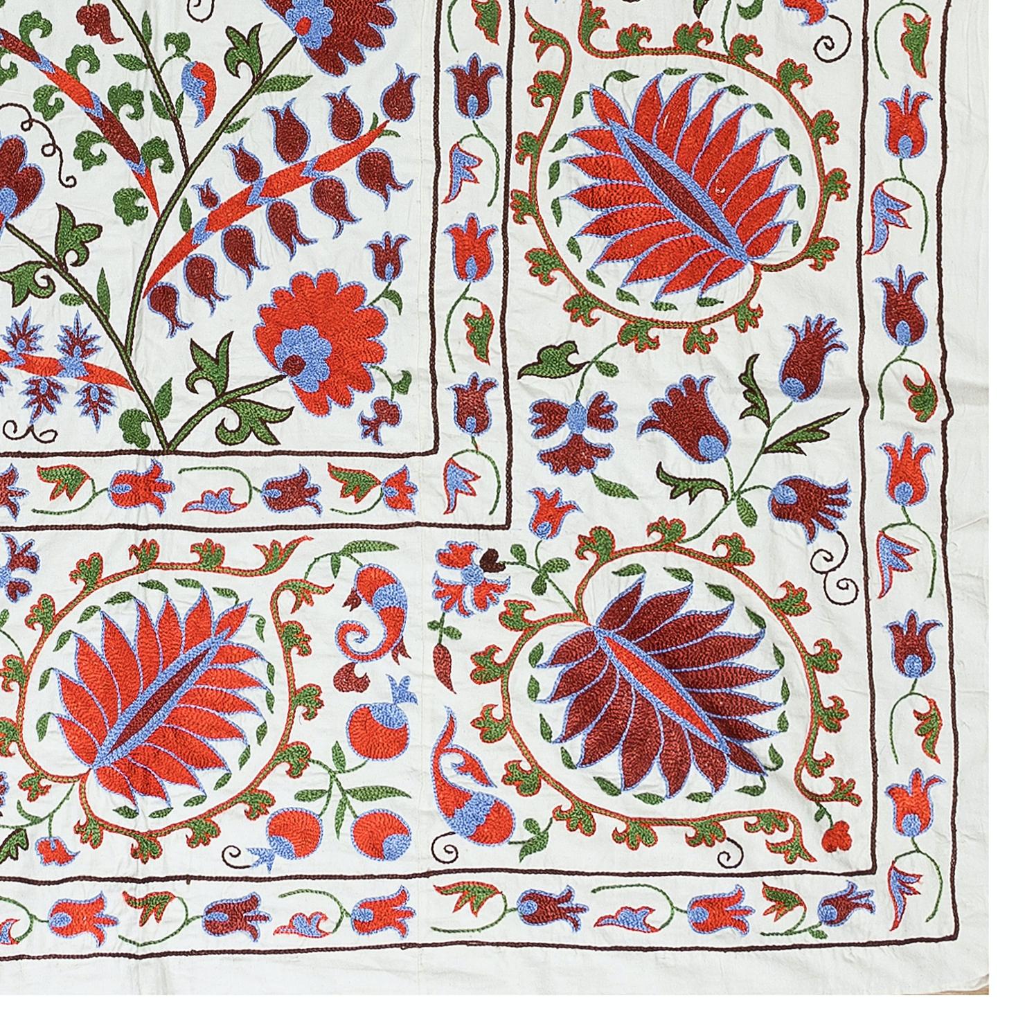Uzbek 4.5x6.9 Ft Silk Embroidery Wall Hanging, Boho Wall Decor, Needlework Tapestry For Sale