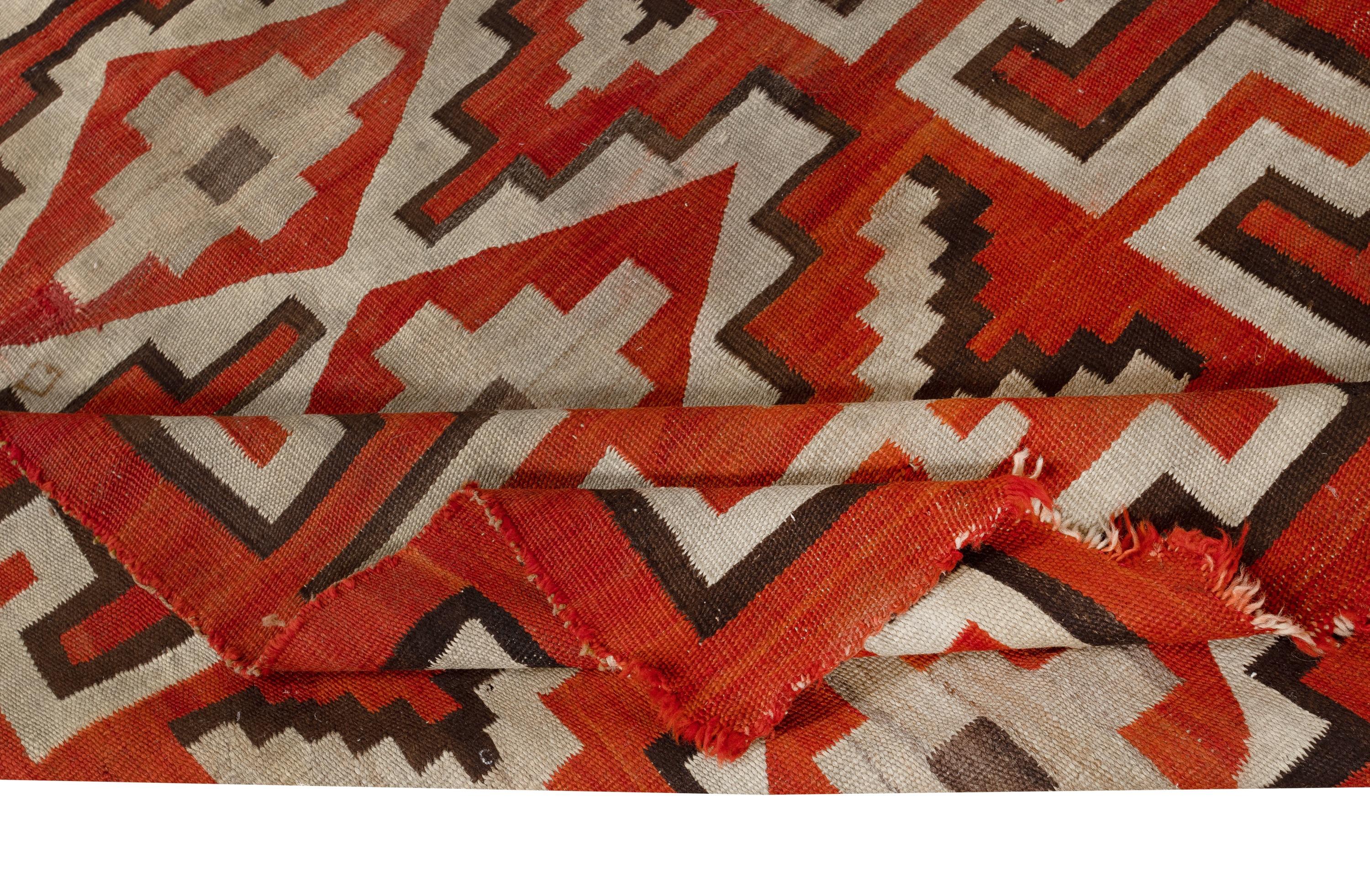Kilim Tappeto antico Navajo Ganado 4.5x7 Ft, disegno geometrico rosso e avorio, 1925-1945 ca. in vendita