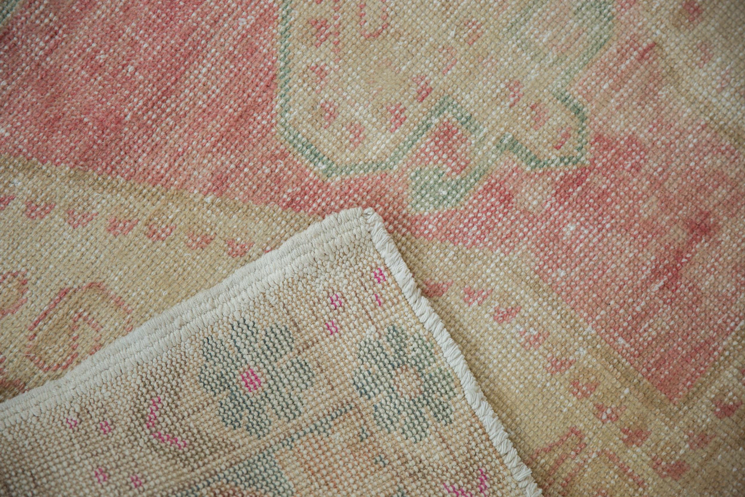 Tappeto Oushak vintage con segni di invecchiamento in vendita 3