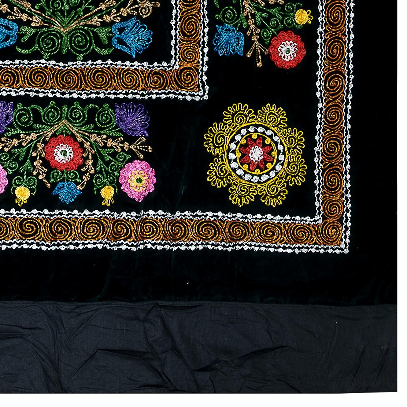 Embroidered 4.5x7.4 Ft Silk Embroidery Bed Cover, Black Wall Hanging, Vintage Uzbek Tapestry For Sale