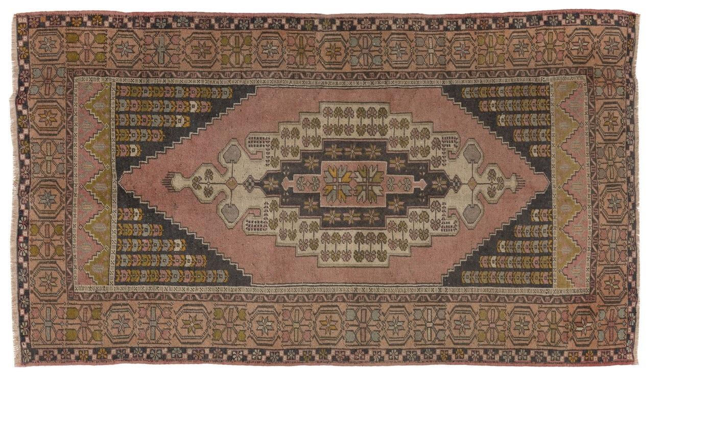 4.5x7.4 Ft Traditional Hand-Knotted Vintage Turkish Rug with Tribal Style In Good Condition For Sale In Philadelphia, PA