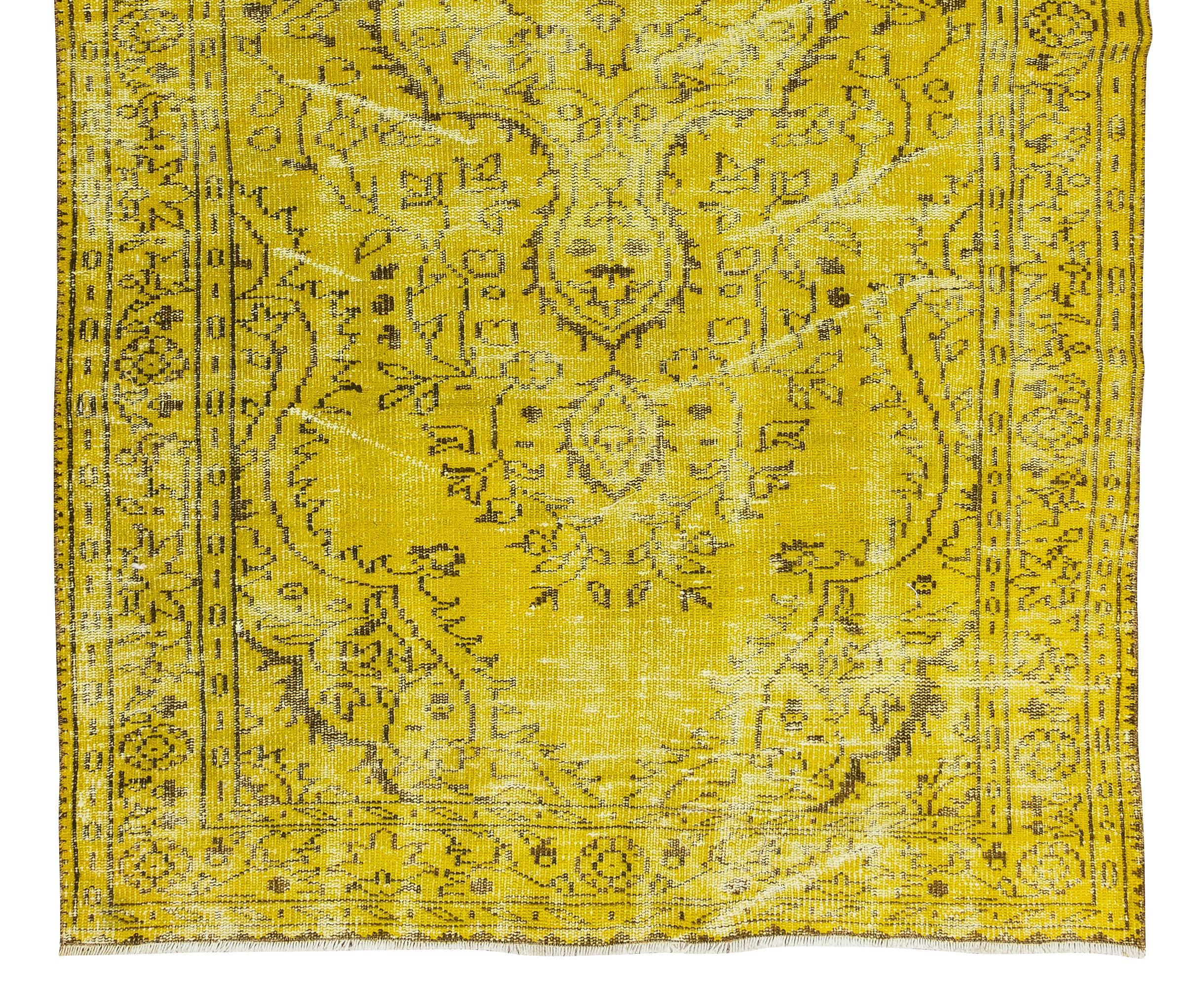 20th Century 4.5x7.6 Ft Handmade Contemporary Turkish Area Rug in Yellow 4 Modern Interior For Sale
