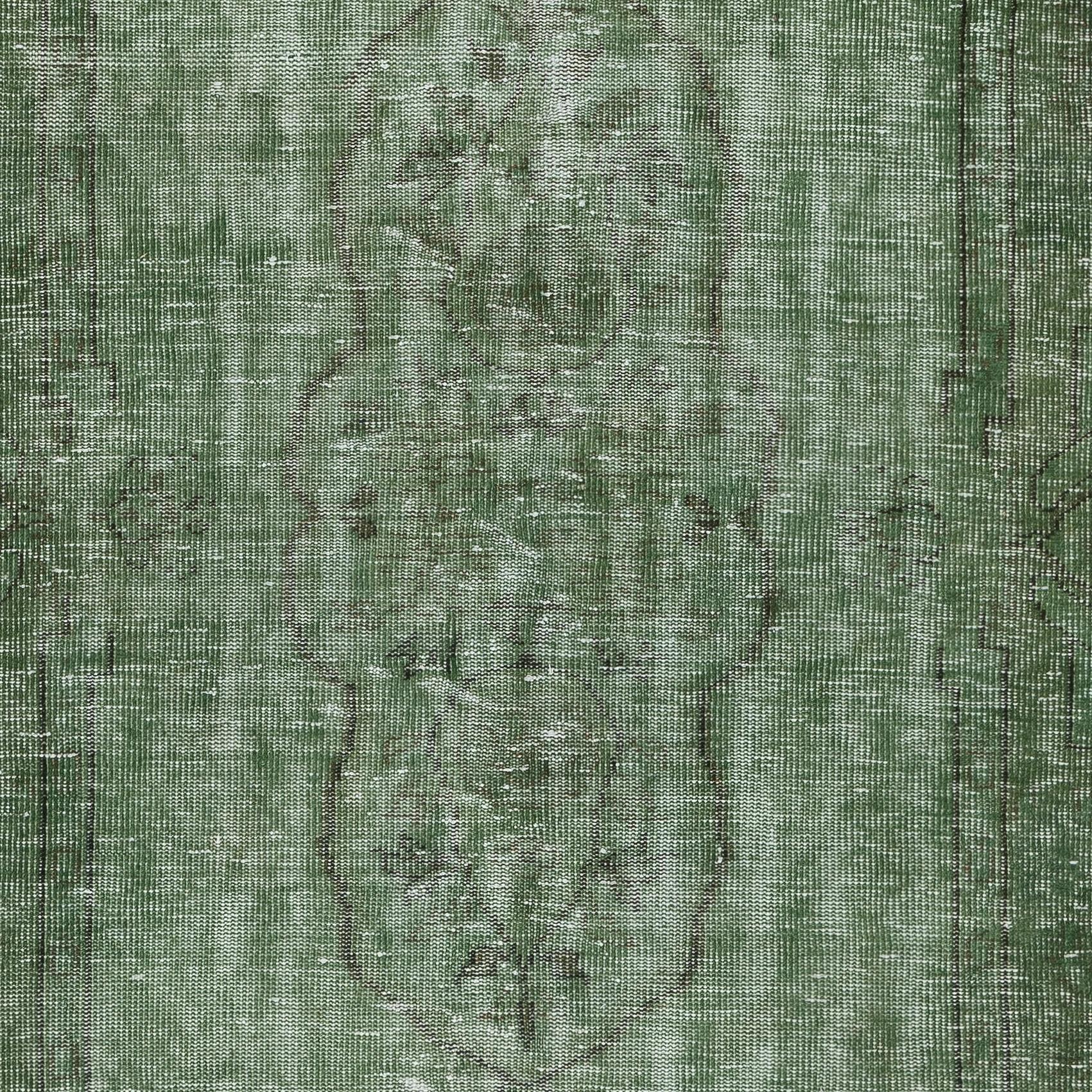 4.5x8.3 Ft Handgefertigter Türkischer Teppich. Grüner überfärbter Vintage-Teppich für modernes Zuhause (Handgeknüpft) im Angebot