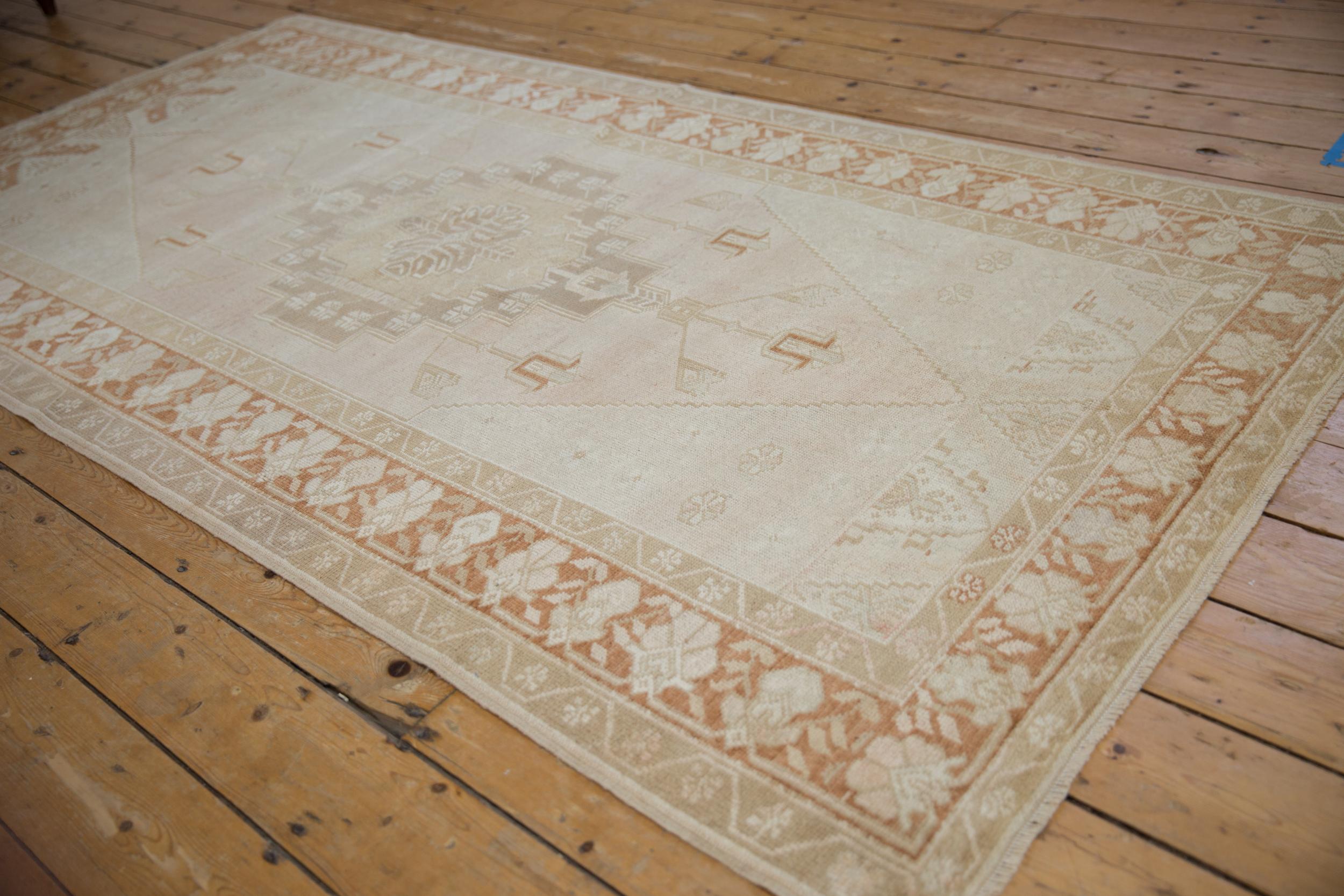Tappeto Oushak vintage con segni di invecchiamento in vendita 1