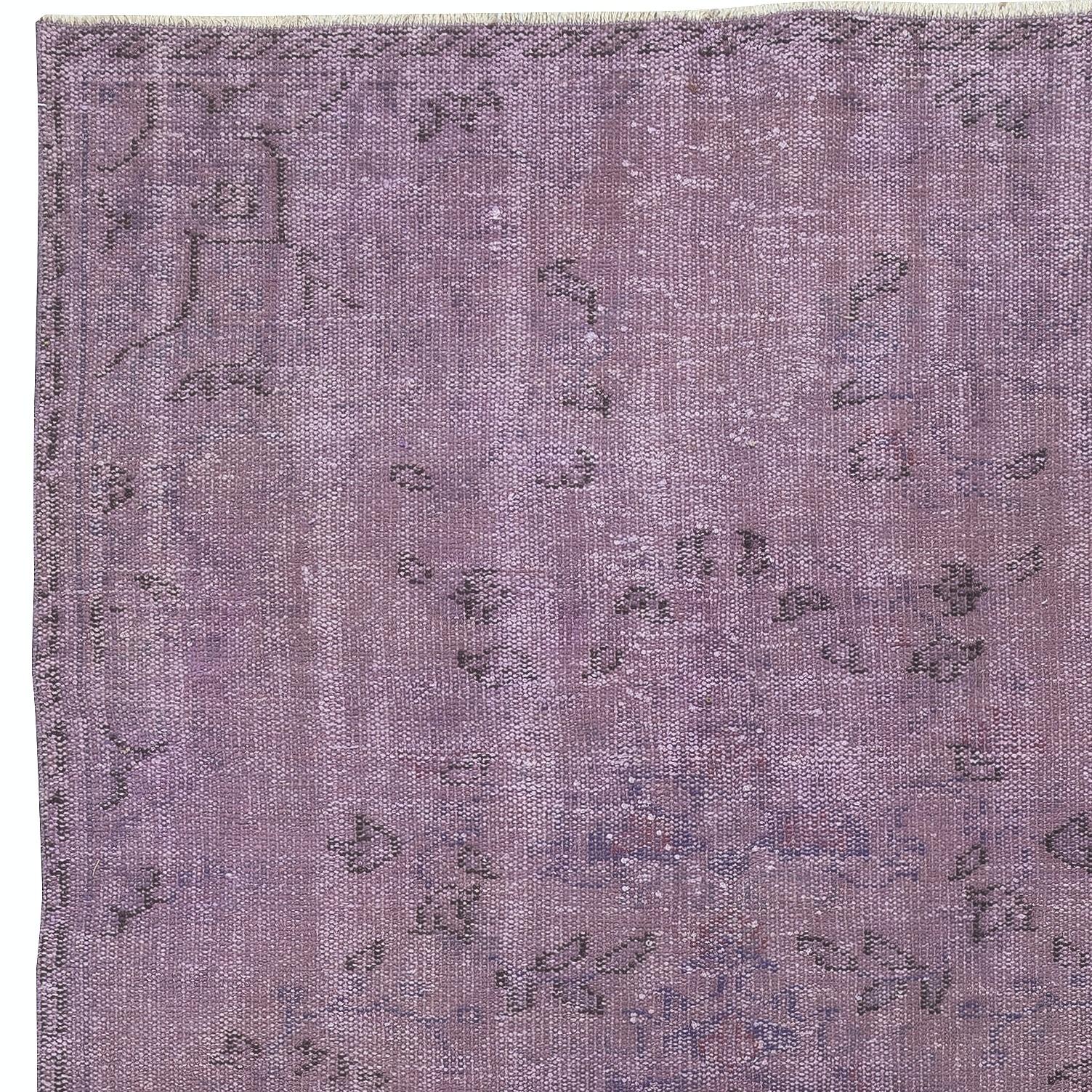 4.5x8.8 Ft Vintage Handmade Turkish Rug dyed in Purple Color for Modern Interior In Good Condition For Sale In Spring Valley, NY