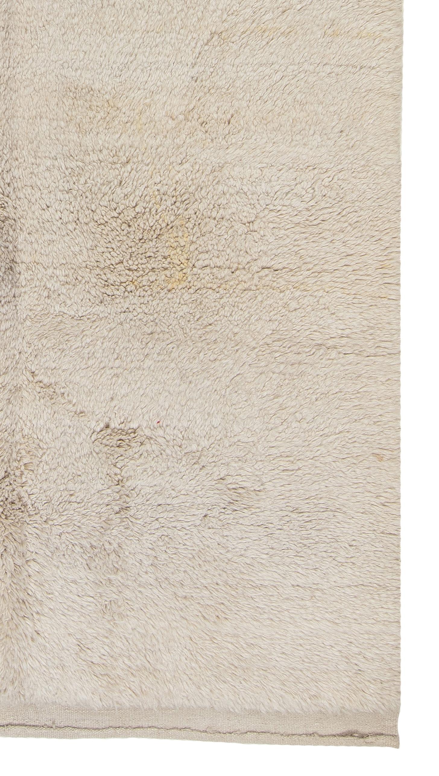 4,5x9 ft Plain Massiv Cremefarbener türkischer handgefertigter Teppich 'Tulu', 100% natürliche und unbefärbte Wolle (Handgeknüpft) im Angebot