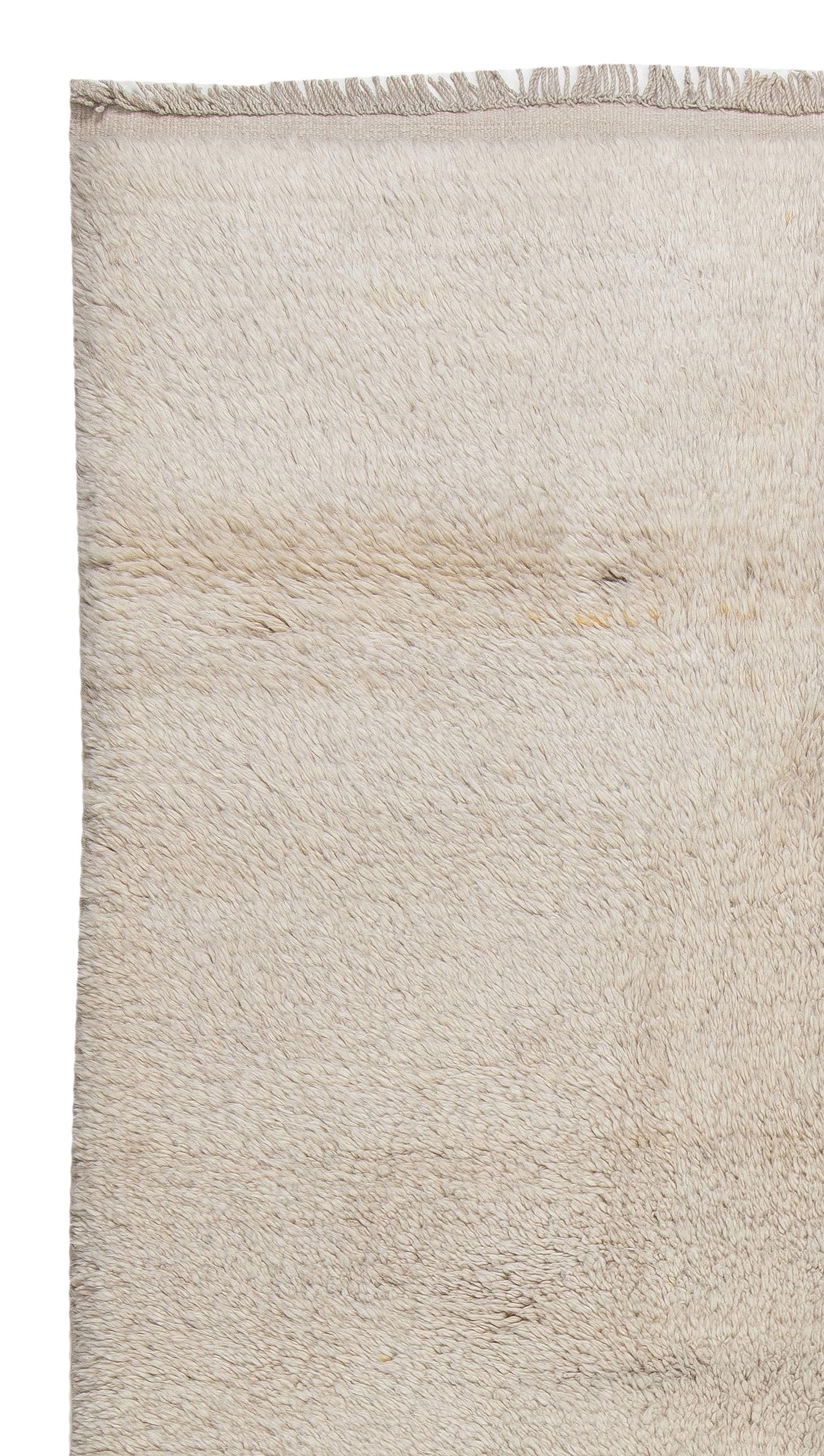 4,5x9 ft Plain Massiv Cremefarbener türkischer handgefertigter Teppich 'Tulu', 100% natürliche und unbefärbte Wolle im Zustand „Gut“ im Angebot in Philadelphia, PA