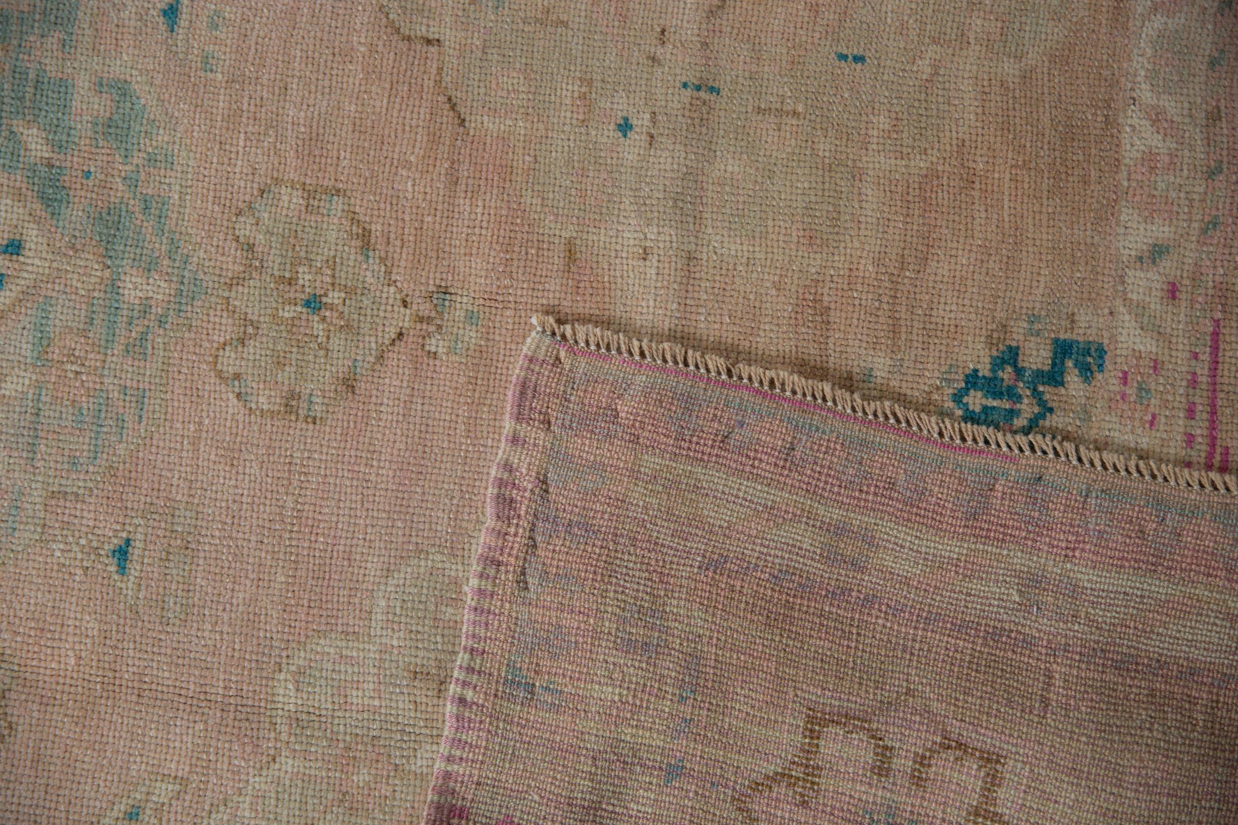 Distressed Oushak-Teppich-Läufer, Vintage (Handgeknüpft) im Angebot