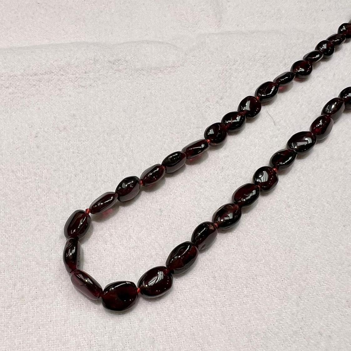 Granat-Halskette mit Magnetverschluss aus Silber im Zustand „Hervorragend“ in LA, CA