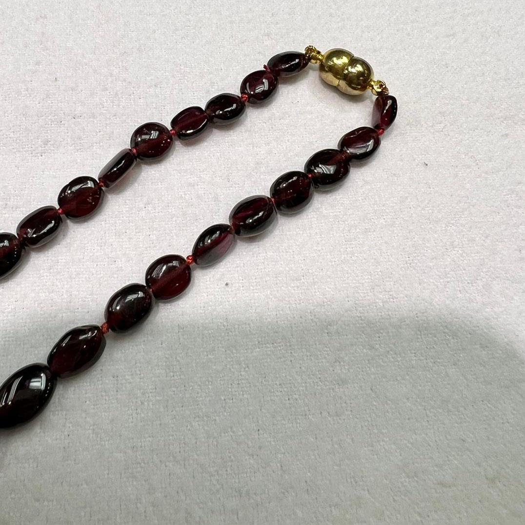 Granat-Halskette mit Magnetverschluss aus Silber 1