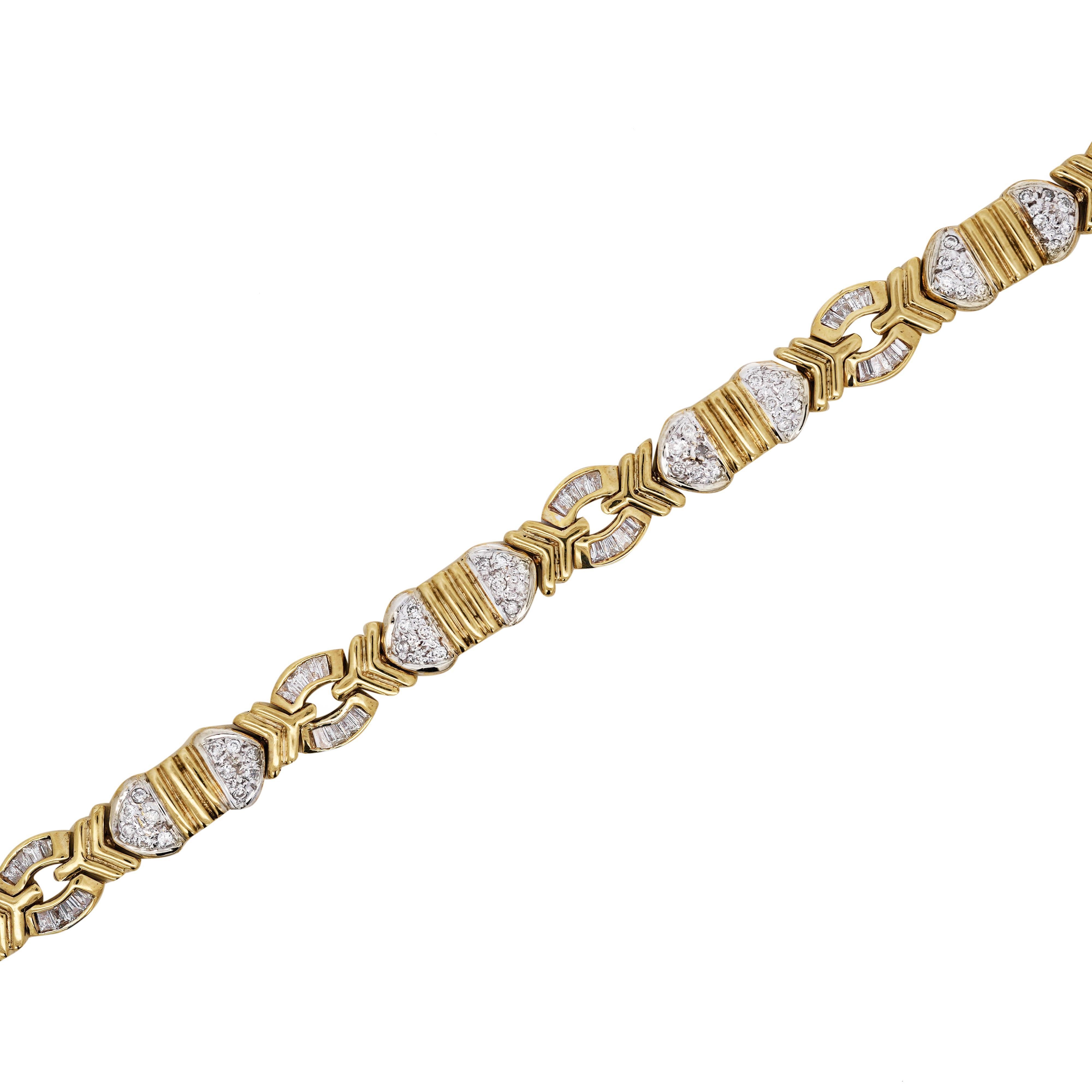 Pulsera unisex de oro de 18 quilates con eslabones multiforma y diamantes de 4,6 quilates Corte redondo en venta