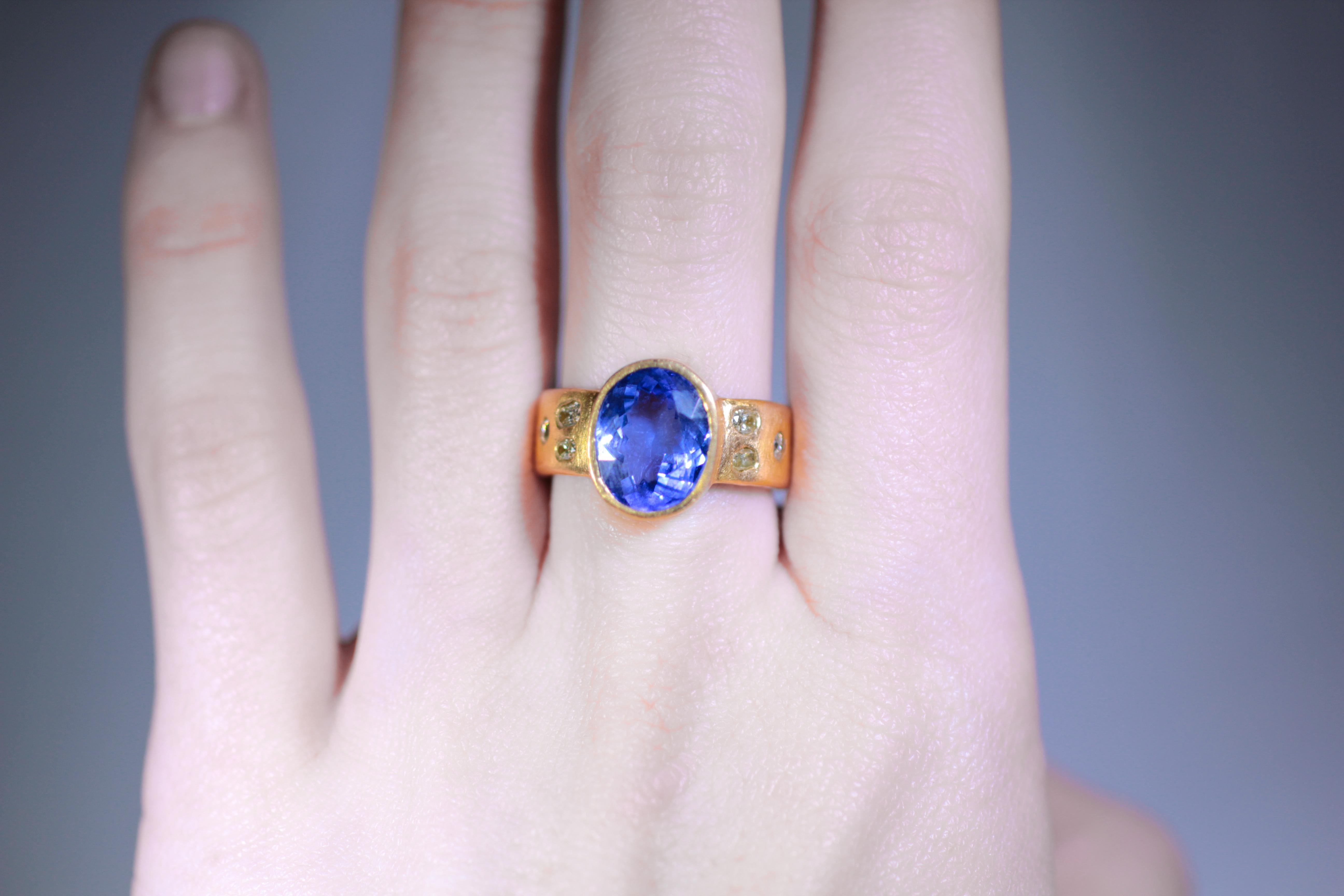 Bague de mariage en or 22K-21K faite à la main avec tanzanite solitaire jaune de 4,6 carats en vente 7