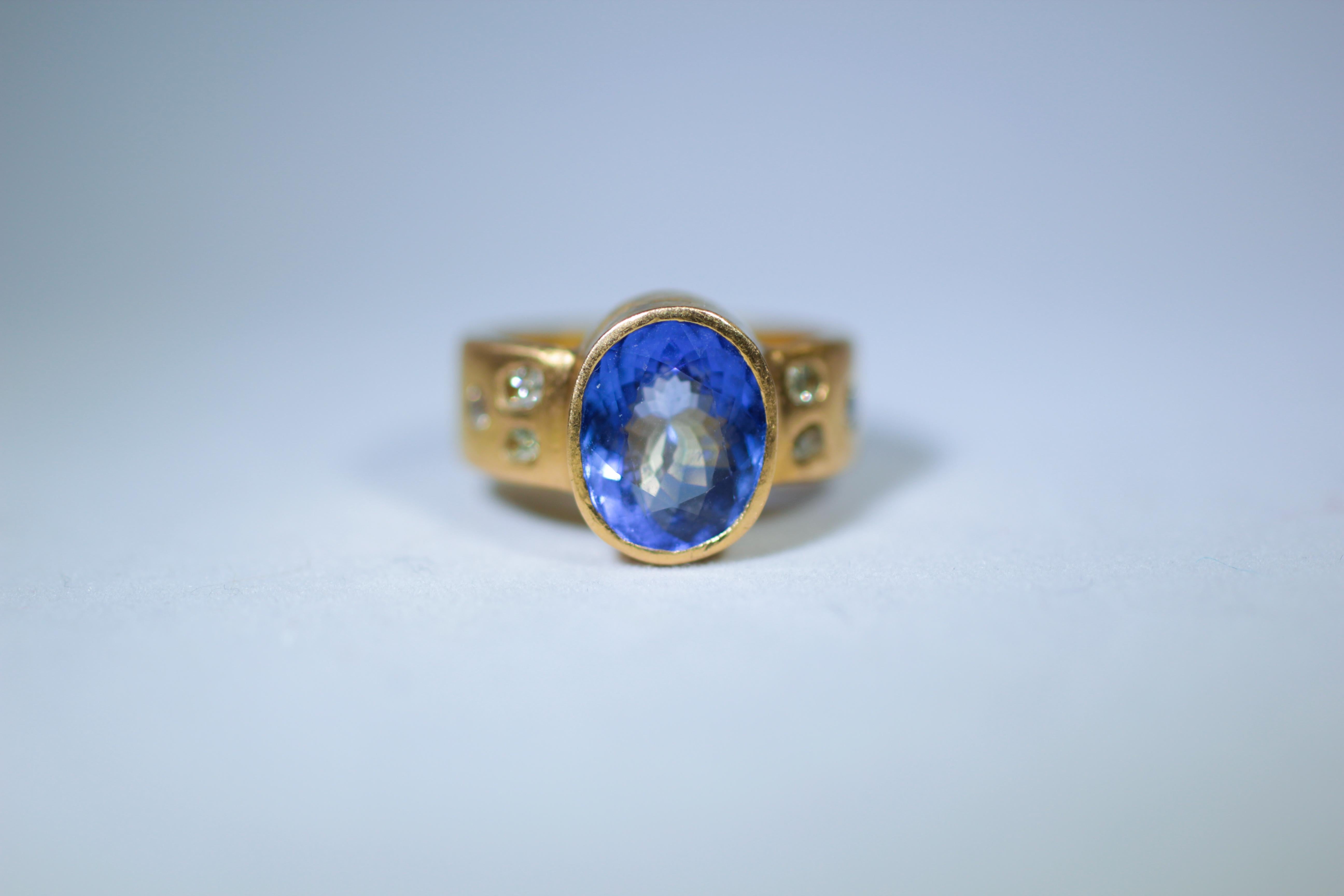 Contemporain Bague de mariage en or 22K-21K faite à la main avec tanzanite solitaire jaune de 4,6 carats en vente