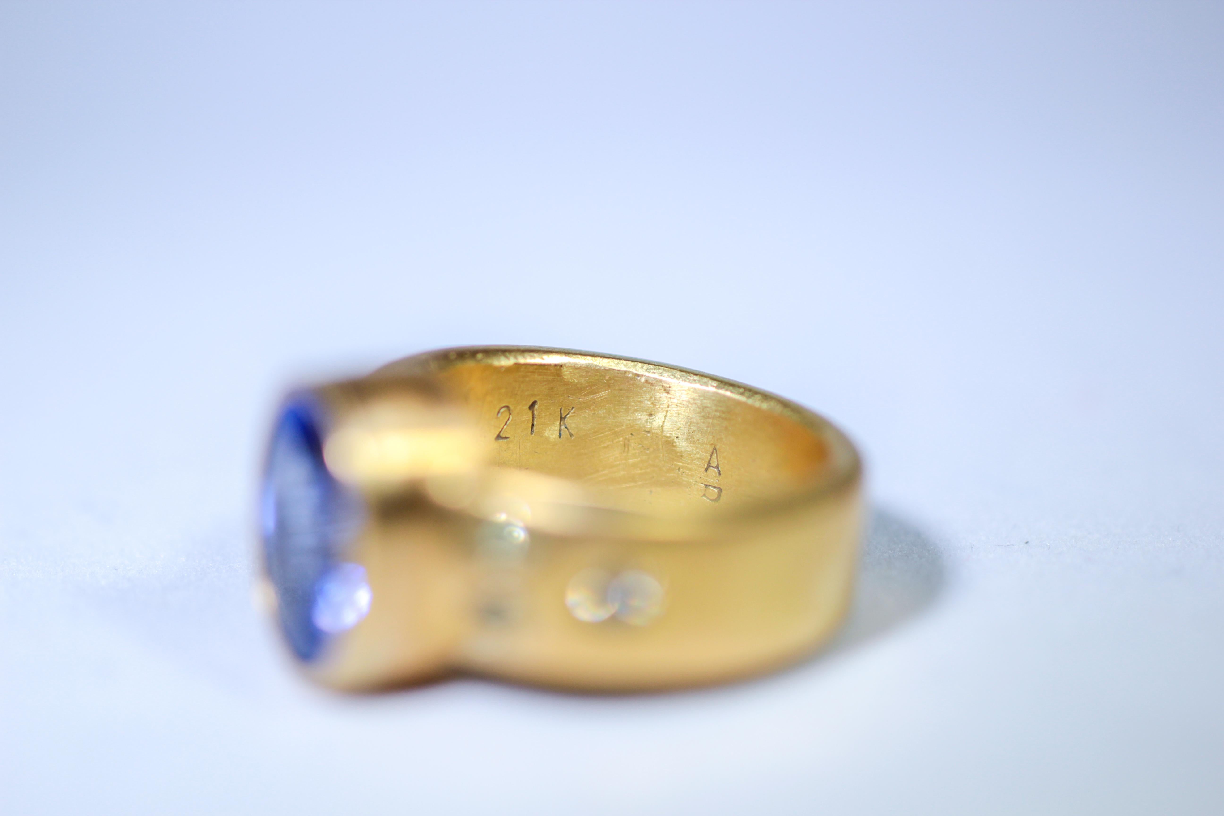 Women's 4.6 Carat Tanzanite Solitaire Yellow Diamonds Handmade 22K-21K Gold Bridal Ring For Sale