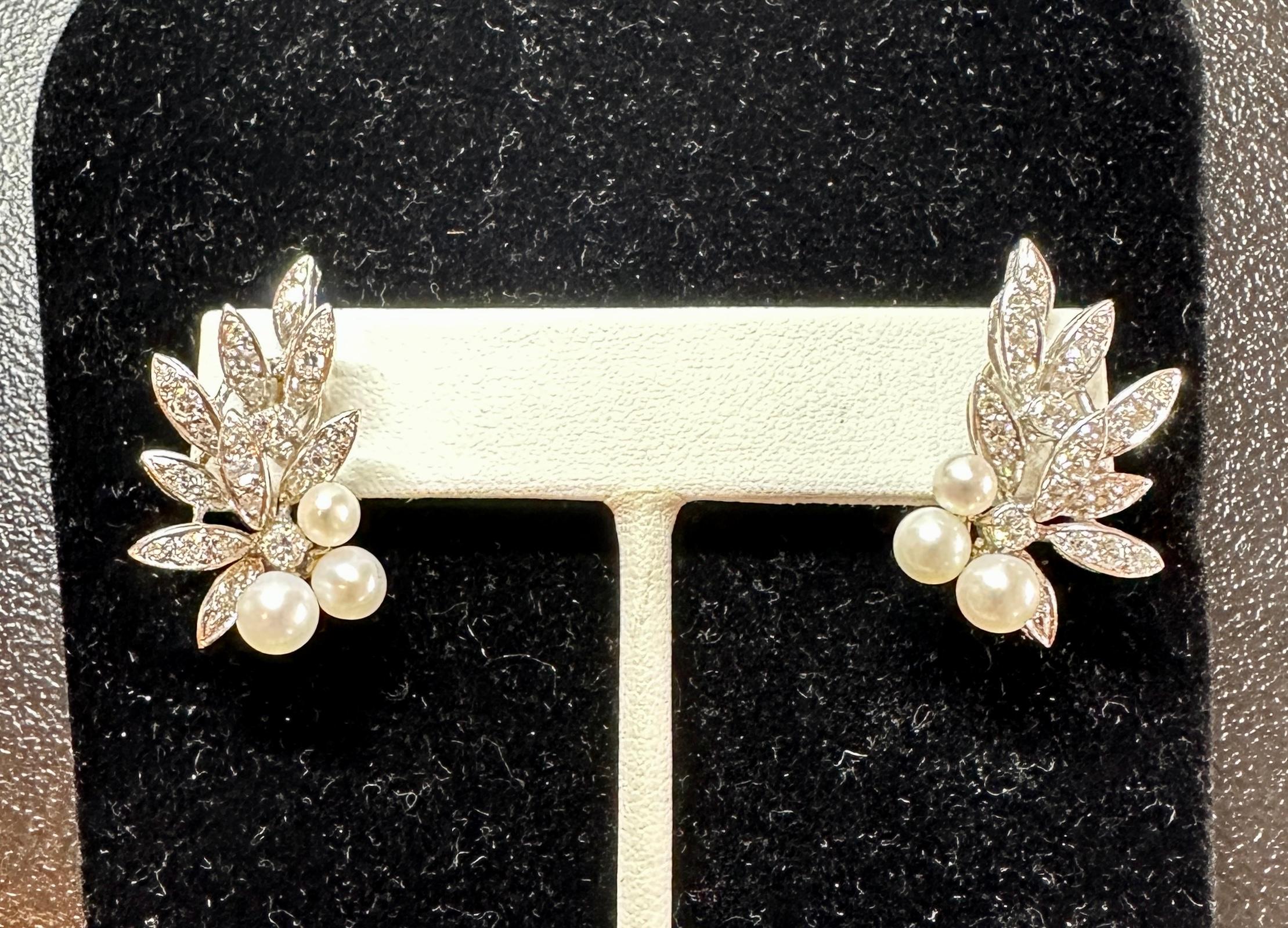Taglio rotondo 46 Orecchini di perle con diamanti in oro bianco 14 carati Antico Hollywood Regency 2 carati in vendita