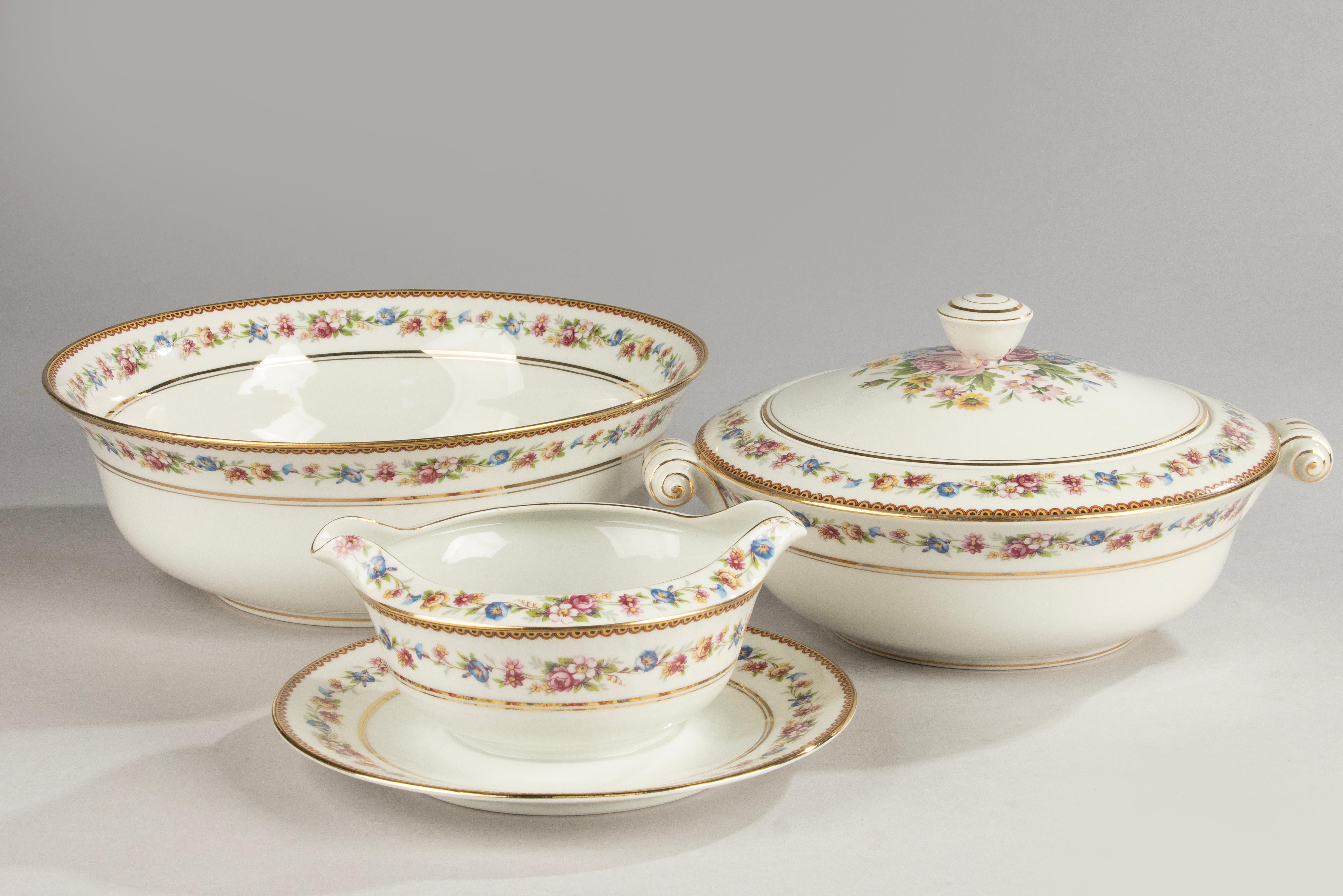 Servizio da tavola da 46 pezzi - Raynaud Limoges - Decorato con fiori - Set completo in vendita 3