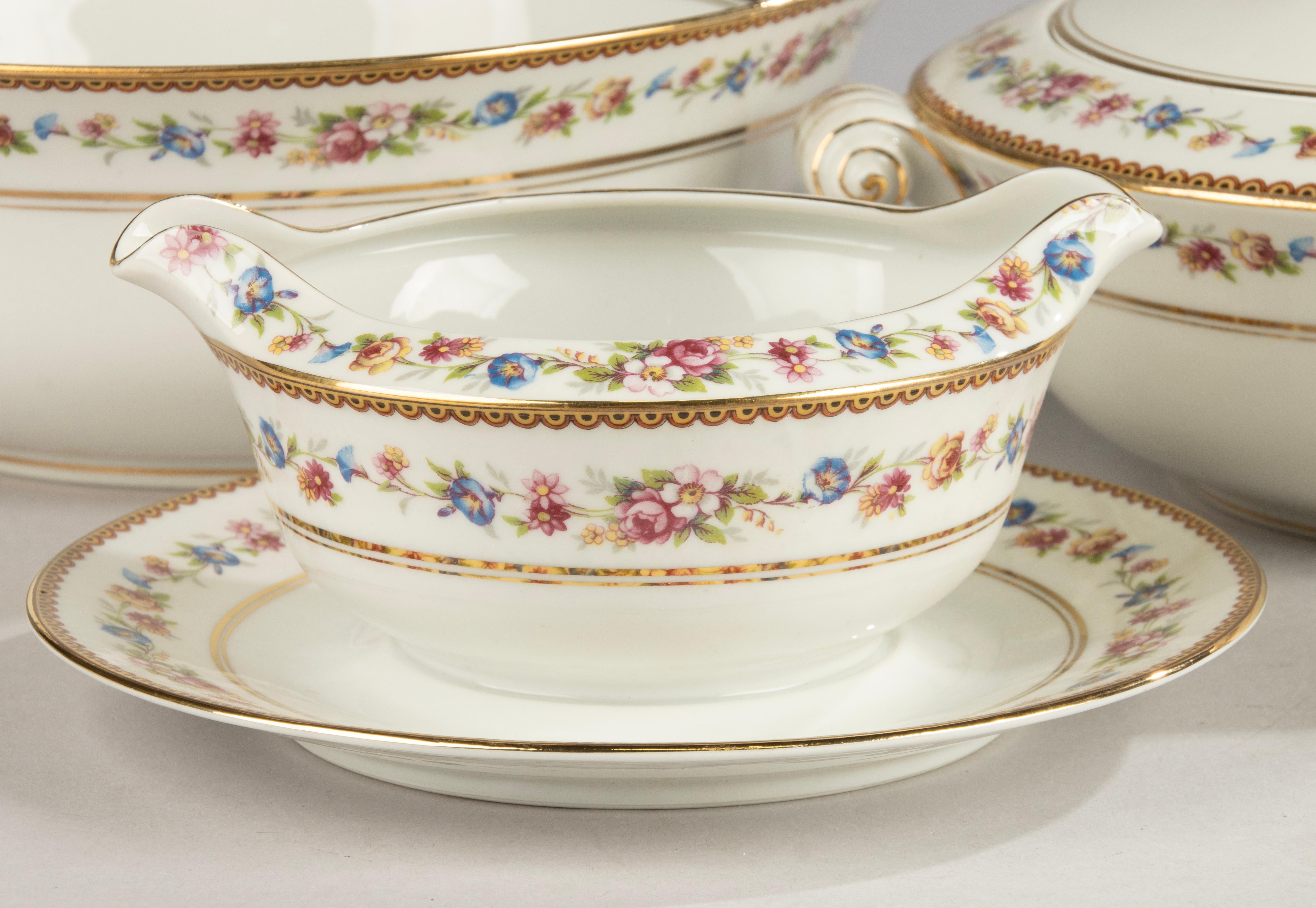 Servizio da tavola da 46 pezzi - Raynaud Limoges - Decorato con fiori - Set completo in vendita 4