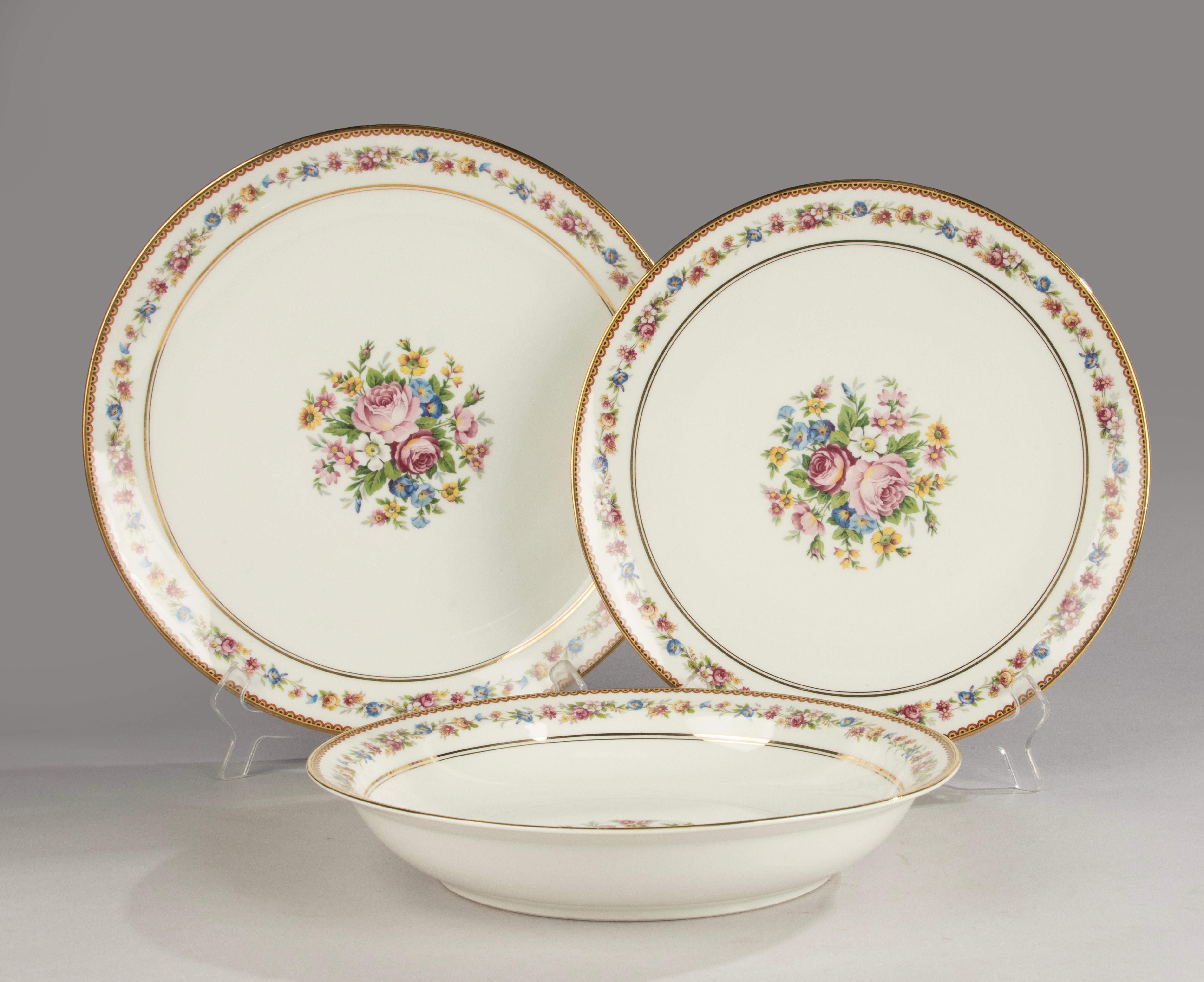 Servizio da tavola da 46 pezzi - Raynaud Limoges - Decorato con fiori - Set completo in vendita 9