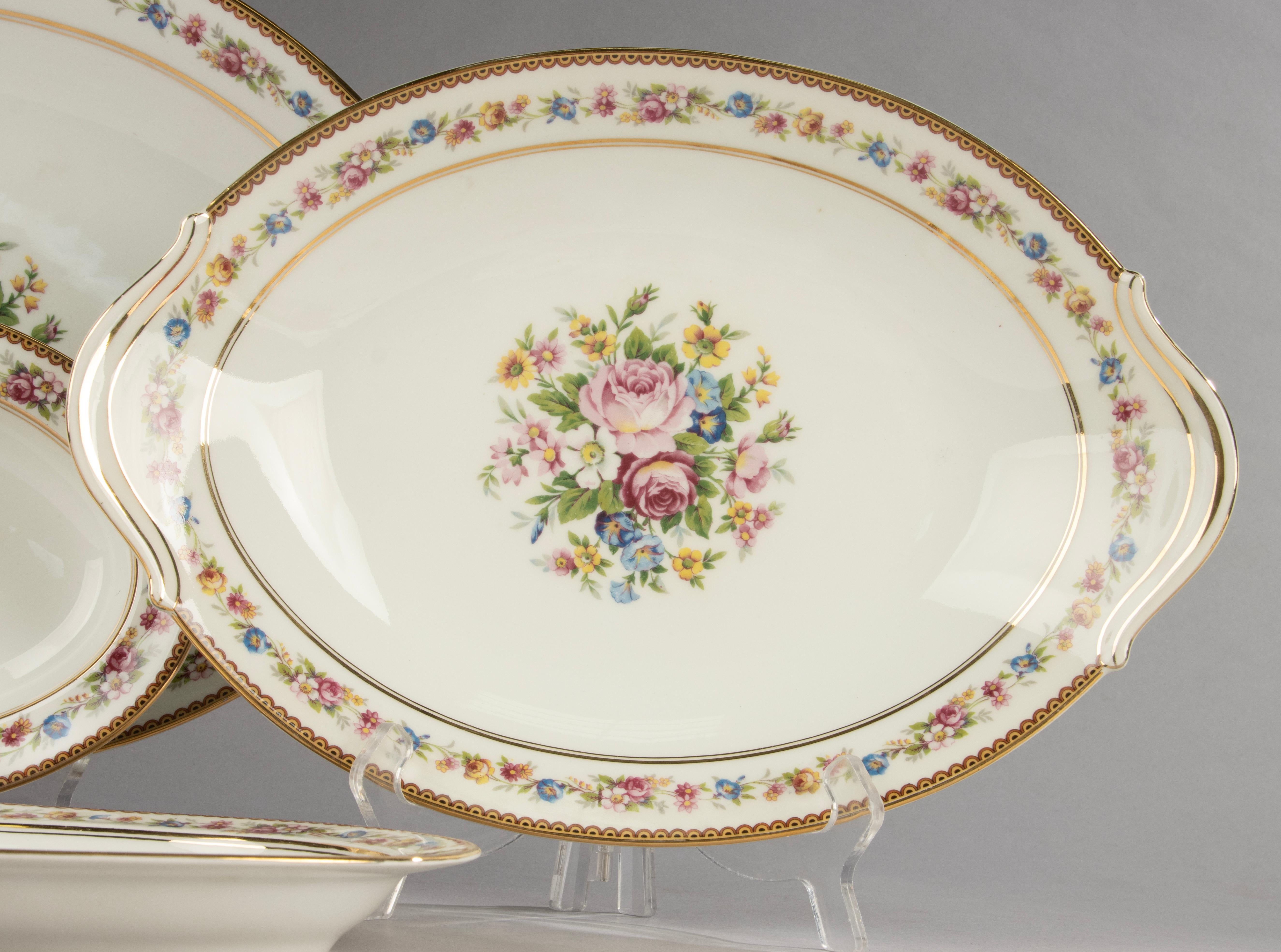 Servizio da tavola da 46 pezzi - Raynaud Limoges - Decorato con fiori - Set completo in vendita 11