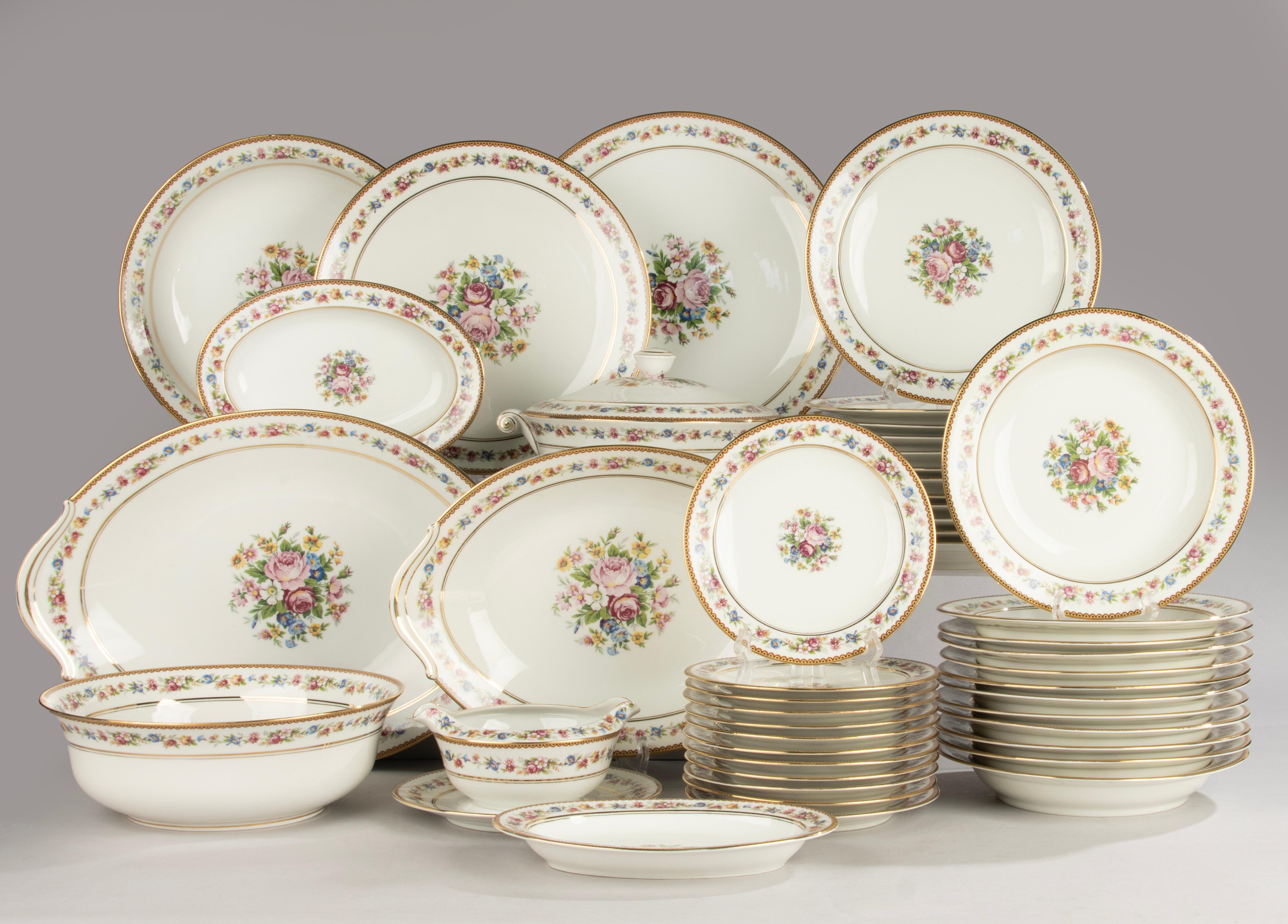 A beautiful porcelain dinner service, complete for 12 people, made by the French brand Raynaud Limoges.
The service is beautifully decorated with flowers and gold edges.
The composition of the set is as follows:
- salad bowl Ø25.5 cm
- bowl Ø28 cm
-