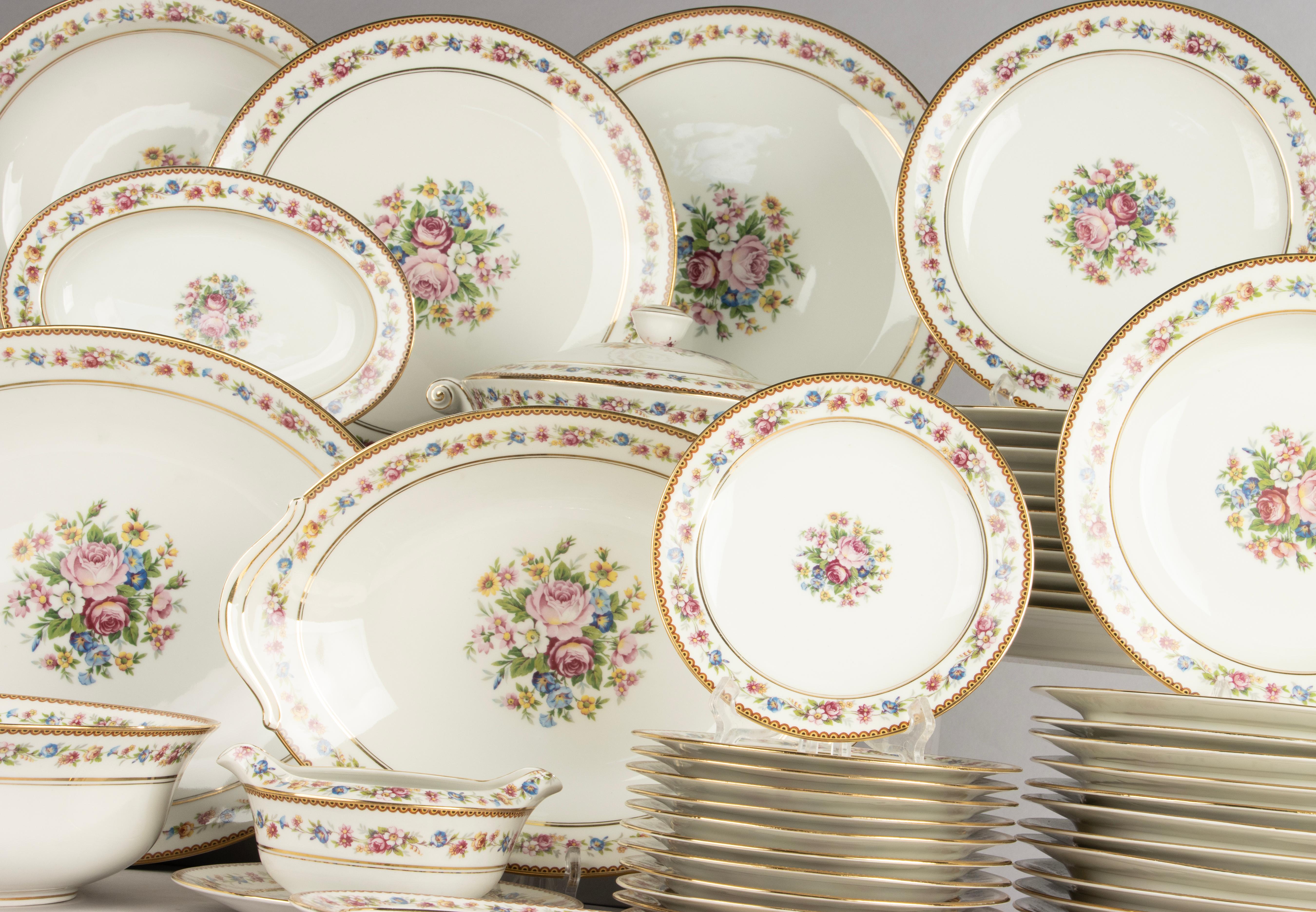 Art Déco Servizio da tavola da 46 pezzi - Raynaud Limoges - Decorato con fiori - Set completo in vendita