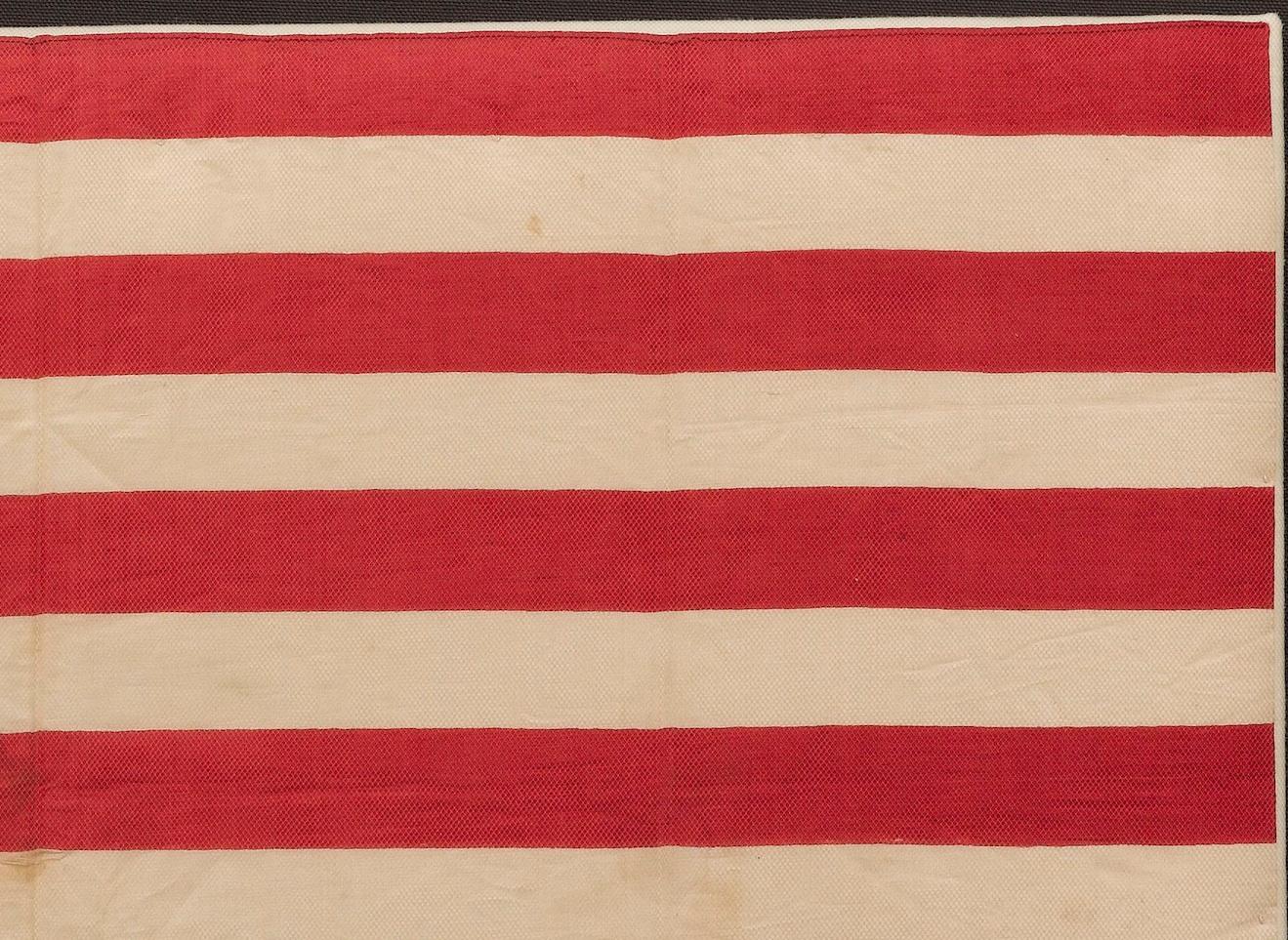 Amerikanische Flagge mit 46 Sternen, antik bedruckt auf Seide, frühes 20. Jahrhundert im Zustand „Gut“ im Angebot in Colorado Springs, CO