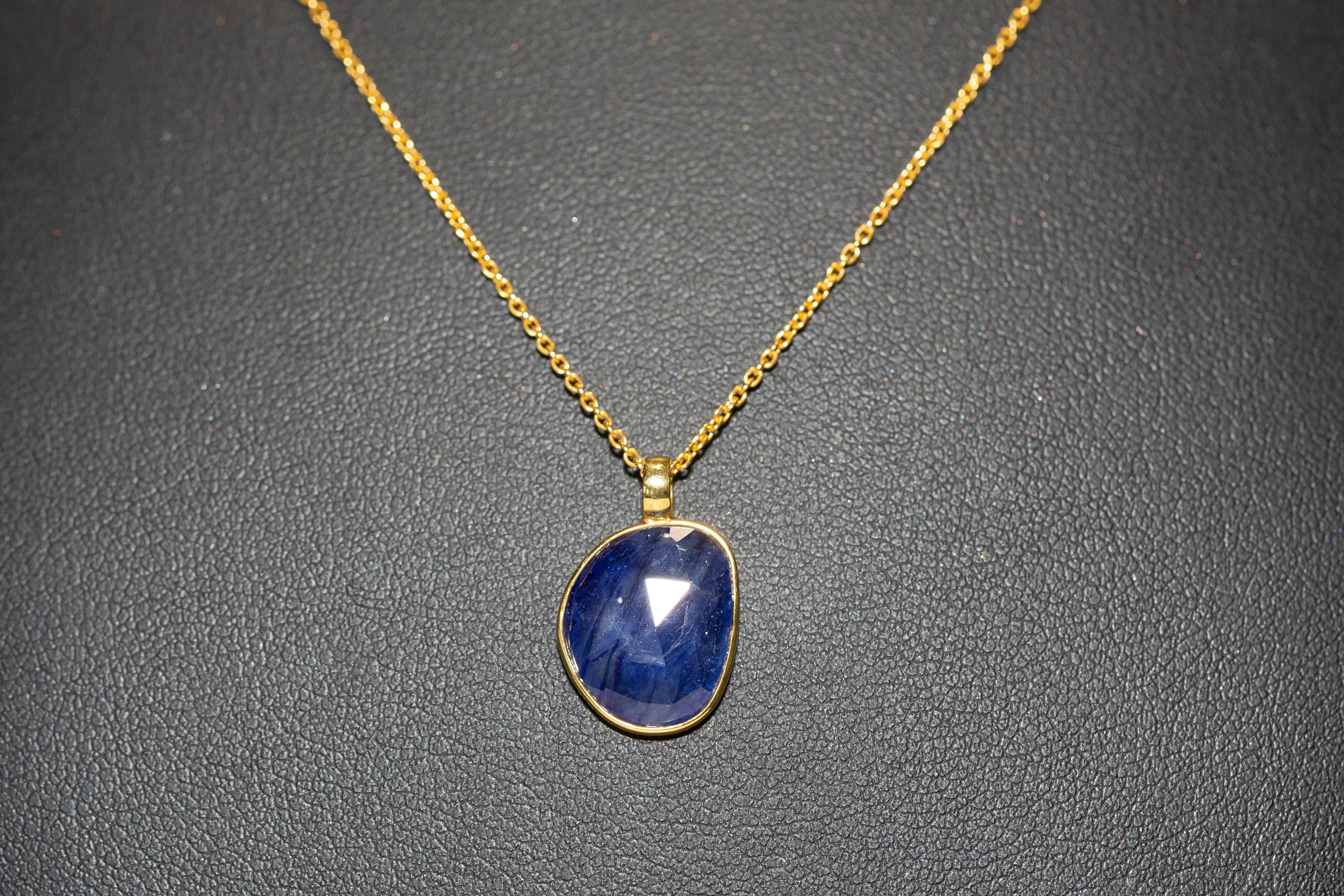 4.60 Carat Blue Sapphire Diamond Rose Cut 18 Karat Yellow Gold Pendant Necklace For Sale 2