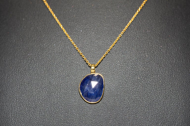 4.60 Carat Blue Sapphire Diamond Rose Cut 18 Karat Yellow Gold Pendant Necklace  For Sale 2