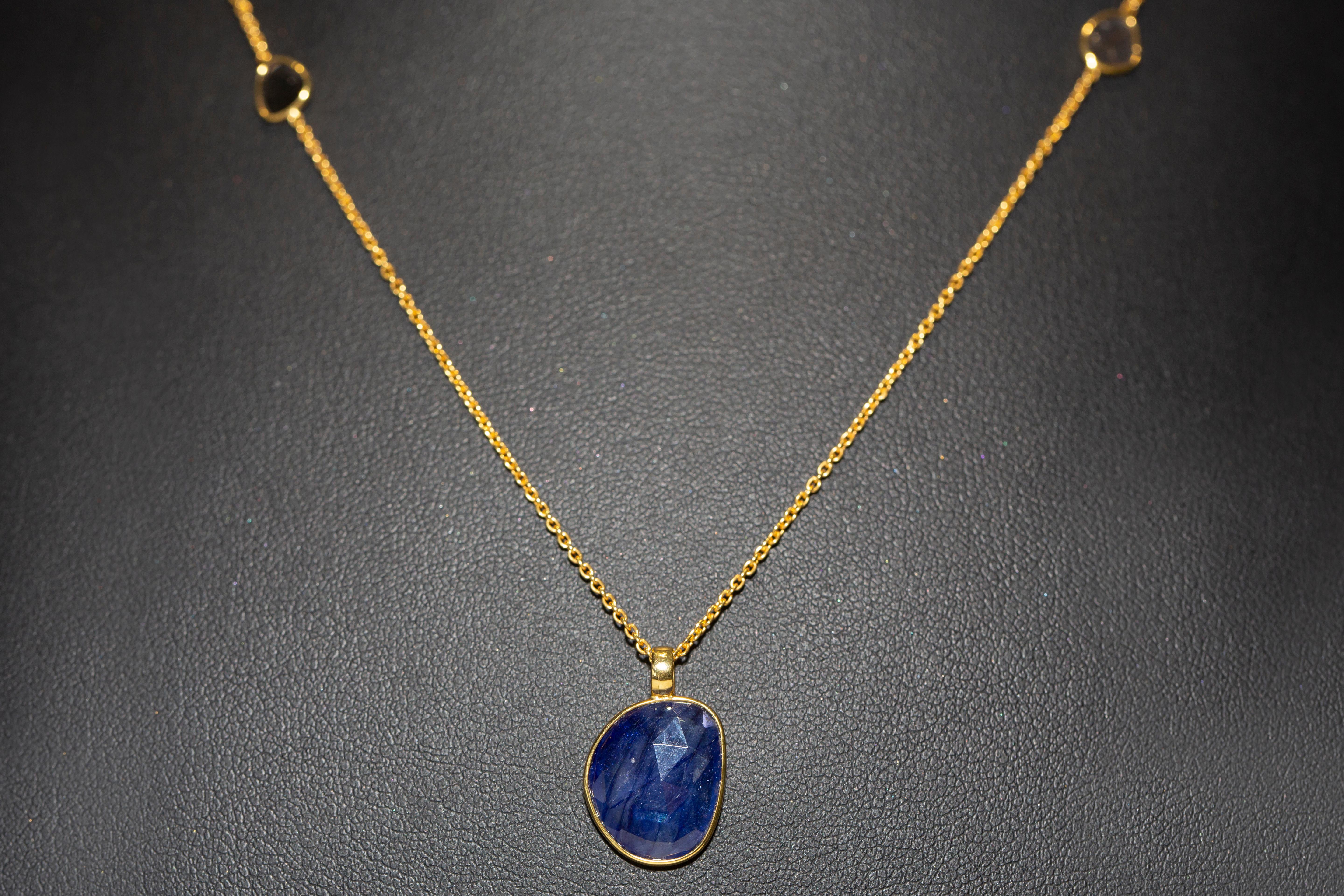 4.60 Carat Blue Sapphire Diamond Rose Cut 18 Karat Yellow Gold Pendant Necklace For Sale 3