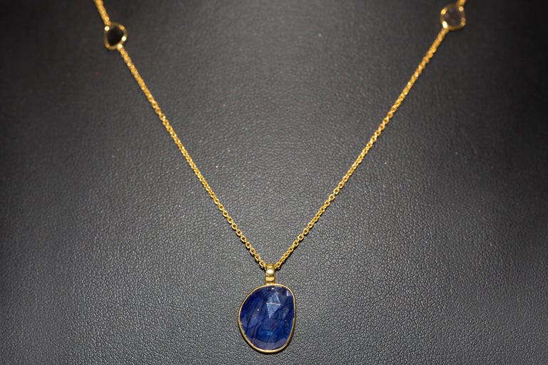 4.60 Carat Blue Sapphire Diamond Rose Cut 18 Karat Yellow Gold Pendant Necklace  For Sale 3