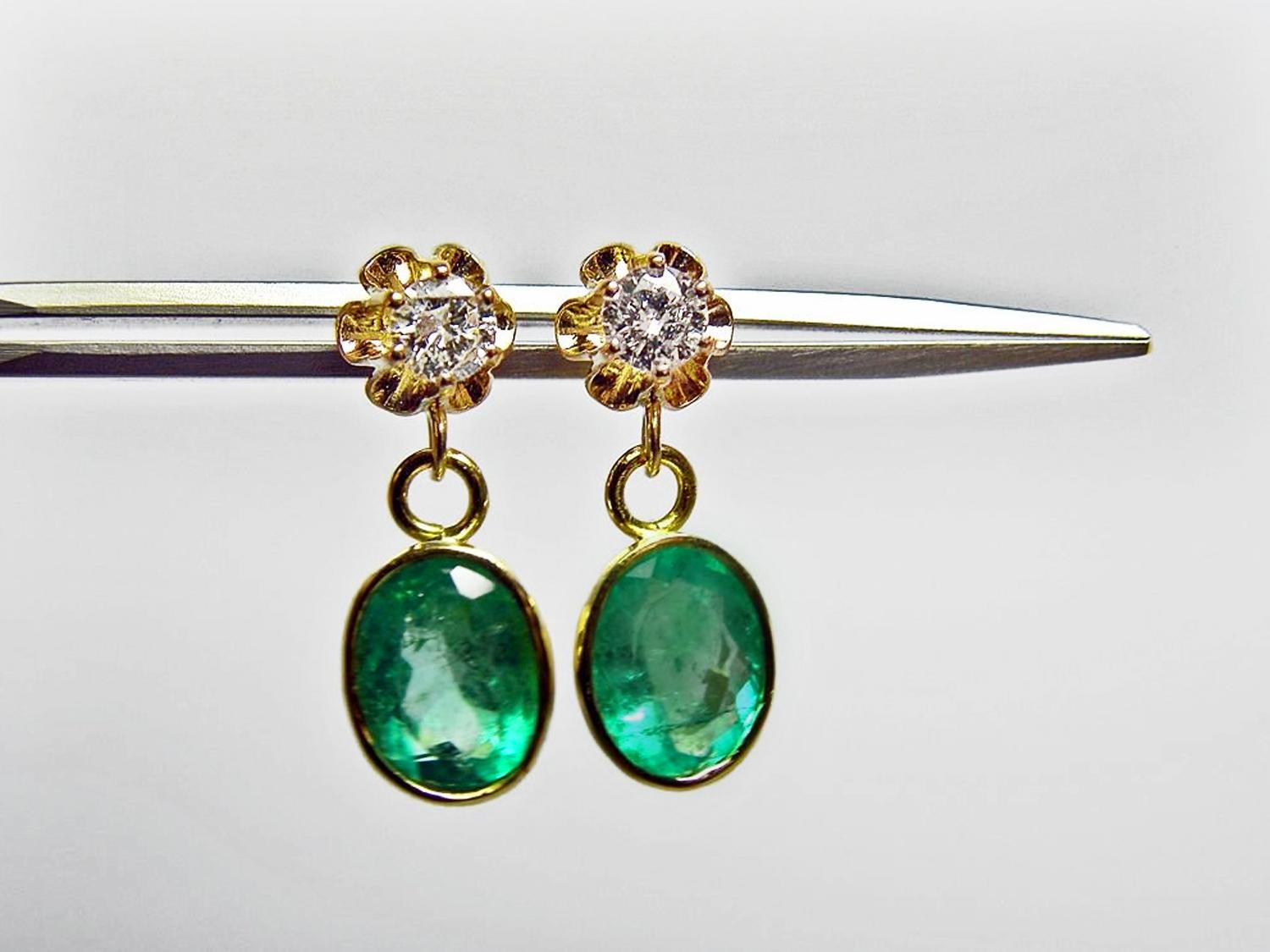Timeless 4.60 Carat Estate Natural Colombian Emerald and  Diamond Dangle Drop Earrings 18K Yellow Gold 
Primary Stones: 4.00cts 100%Natural Colombian Emeralds
Shape or Cut :  Oval Cut
Average Color/Clarity Emerald : Medium Green Color/ Clarity VS
