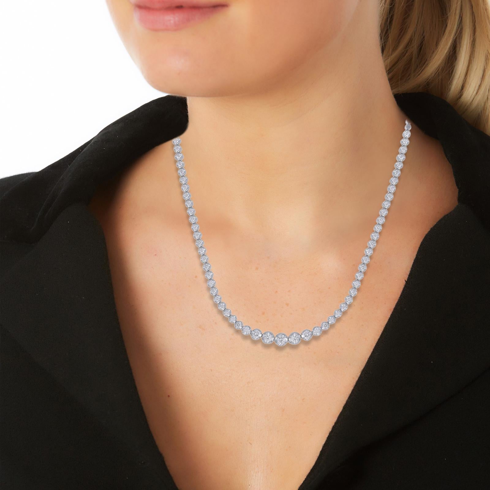 Fabriqué en or rose 14 carats, ce superbe collier est serti à la main de 4,60 carats de diamants étincelants. Disponible en or blanc, rose et jaune.

SUIVEZ la vitrine de MEGHNA JEWELS pour découvrir la dernière collection et les pièces exclusives.