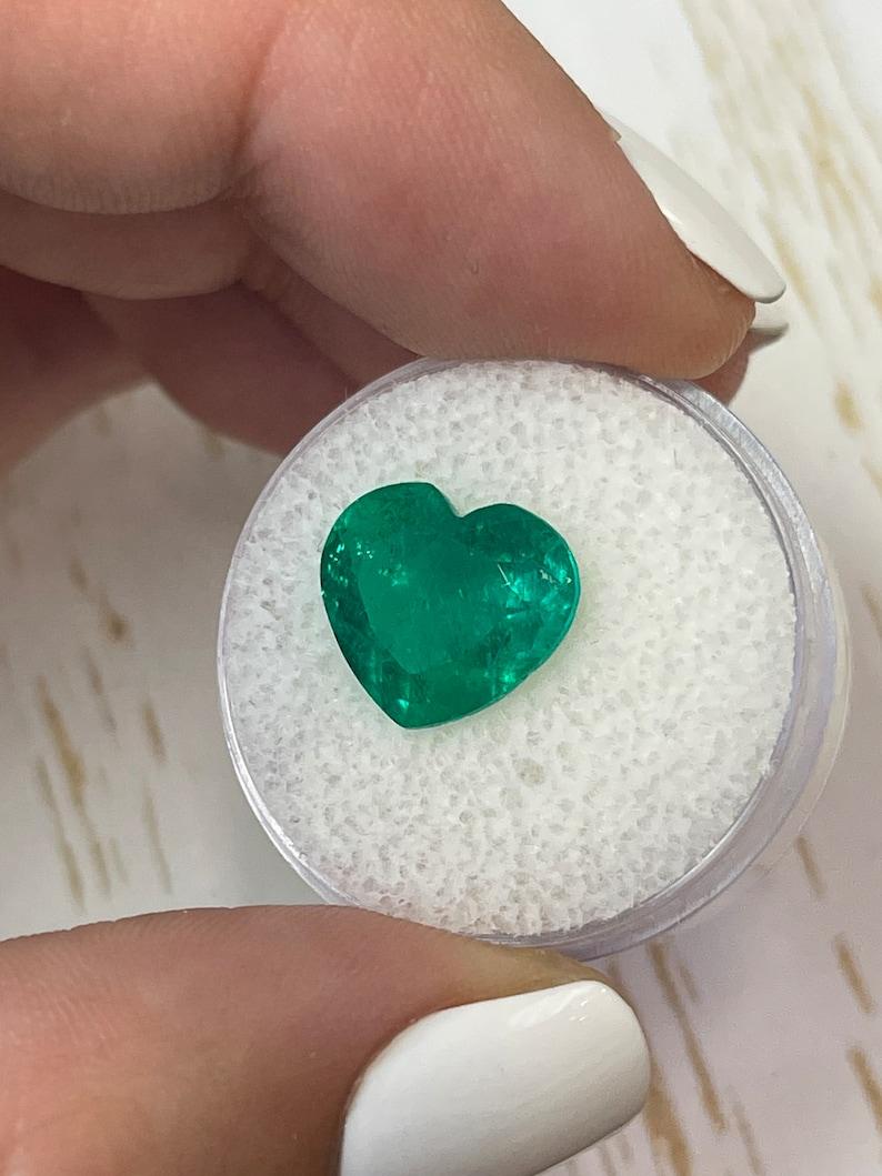 Esmeralda colombiana talla corazón de 4.60 quilates  Gema Natural Suelta Verde Muzo Moderno en venta